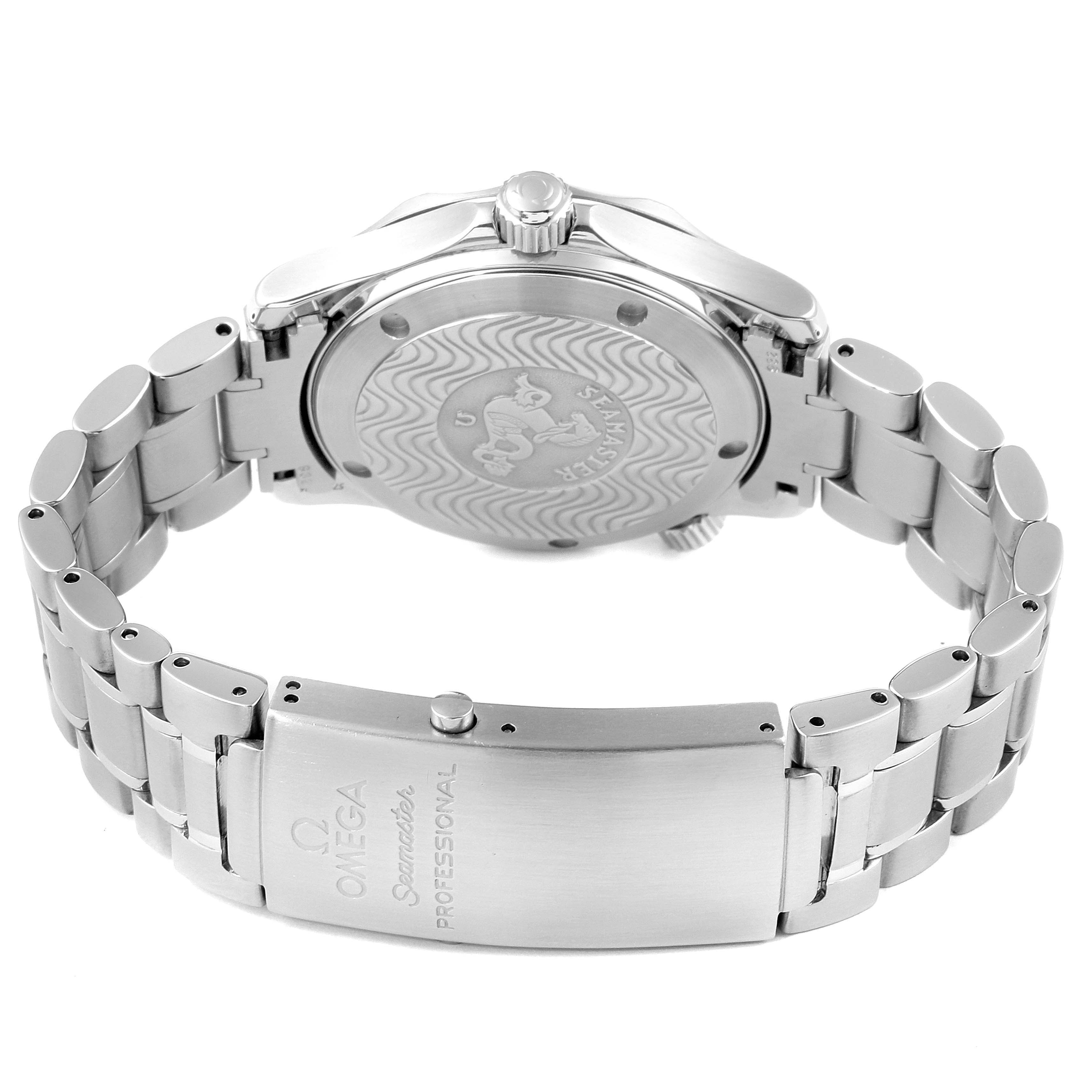 This image shows the back and clasp of the Omega Seamaster 2262.50.00 Men
s Stainless Steel Black Dial 2262.50.00 Men
s Stainless Steel Black Dial watch, highlighting the engraved case back and metal bracelet.