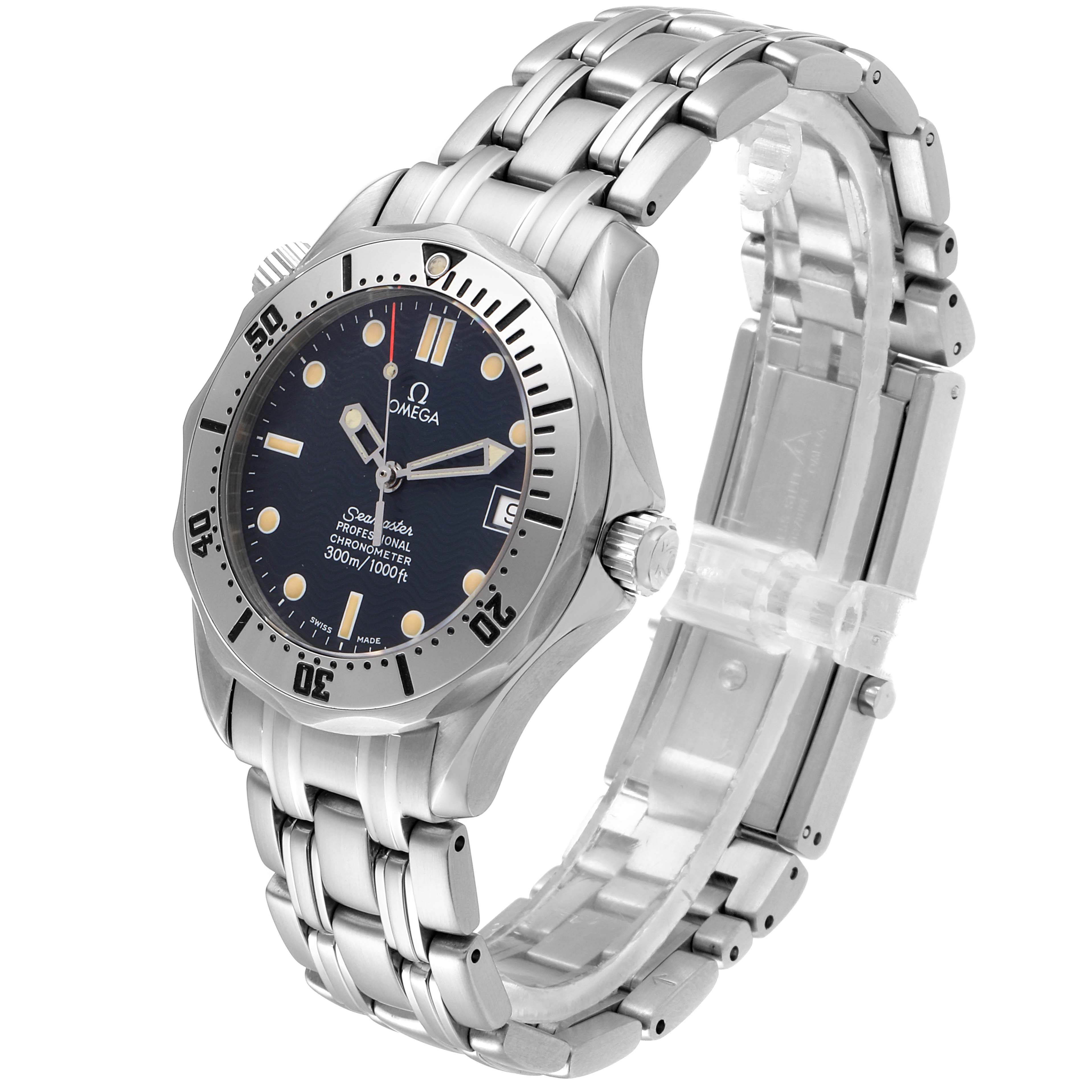 The image shows an angled view of the Omega Seamaster 2552.80.00 Men
s Stainless Steel Blue Dial 2552.80.00 Men
s Stainless Steel Blue Dial watch, highlighting its face, bezel, and stainless steel bracelet.