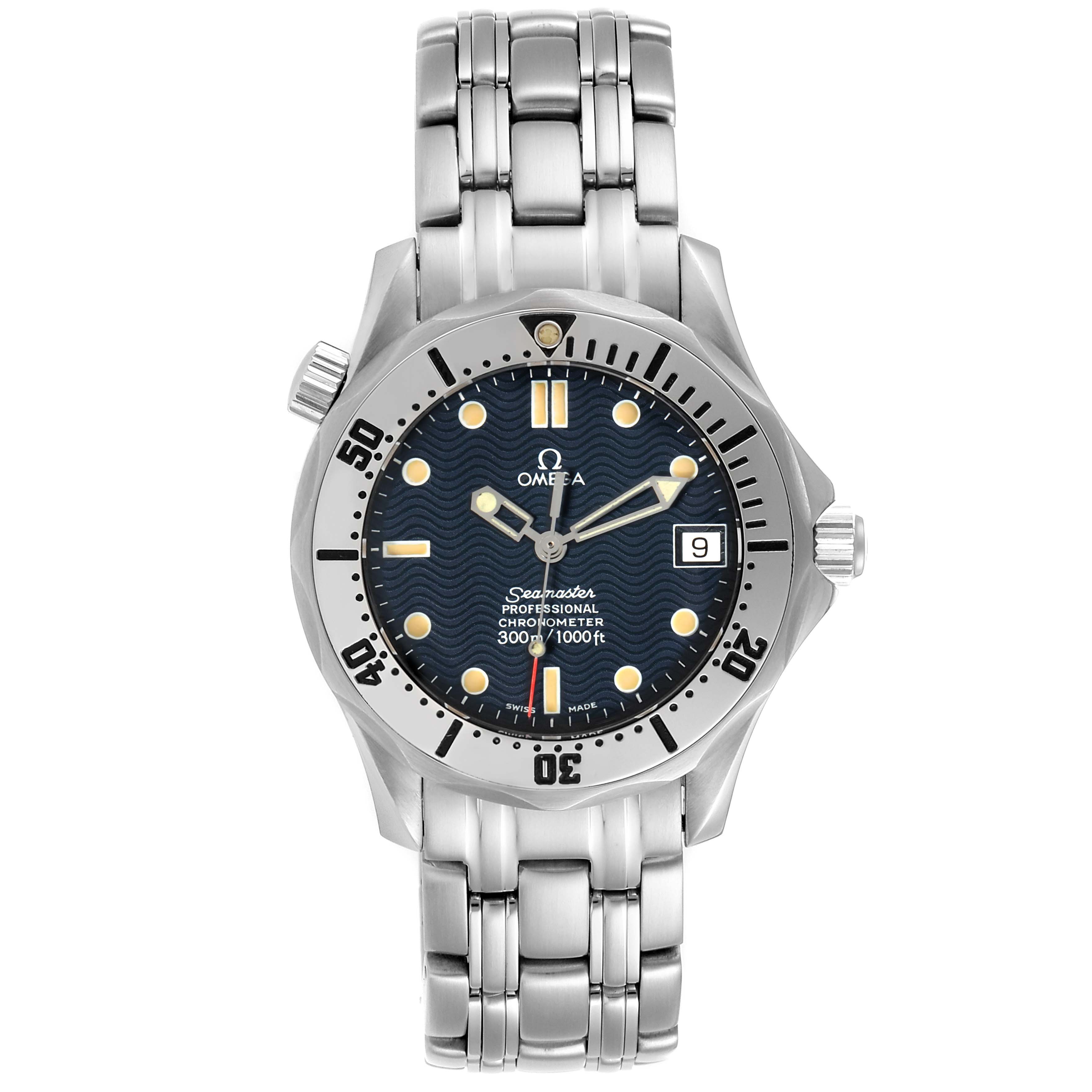 The image shows a front view of an Omega Seamaster 2552.80.00 Men
s Stainless Steel Blue Dial 2552.80.00 Men
s Stainless Steel Blue Dial watch, highlighting its dial, bezel, and stainless steel bracelet.