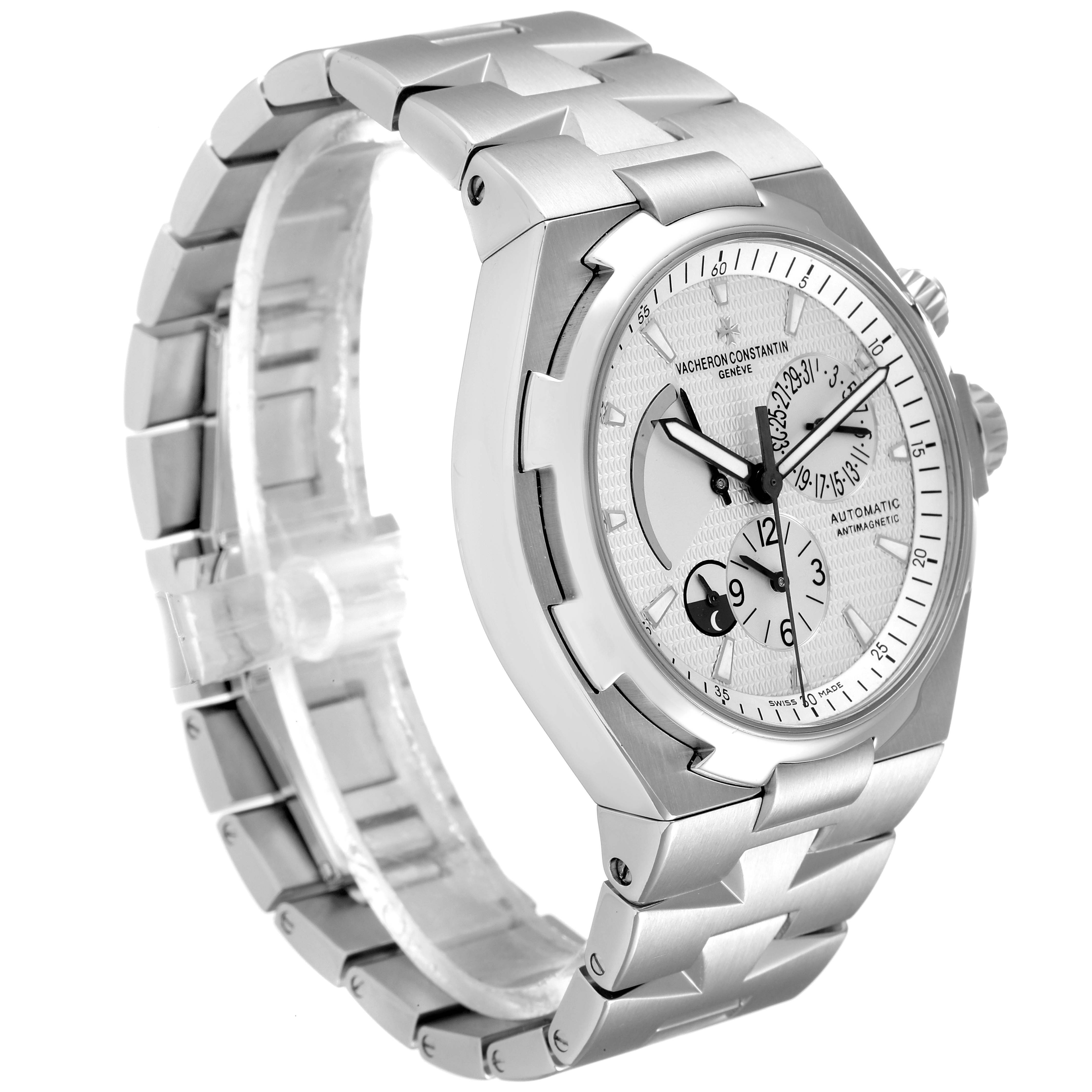 The image shows a side angle of the Vacheron Constantin Overseas 47450/B01A-9226 Men
s Stainless Steel Silver Dial 47450/B01A-9226 Men
s Stainless Steel Silver Dial watch, highlighting the bracelet and dial details.