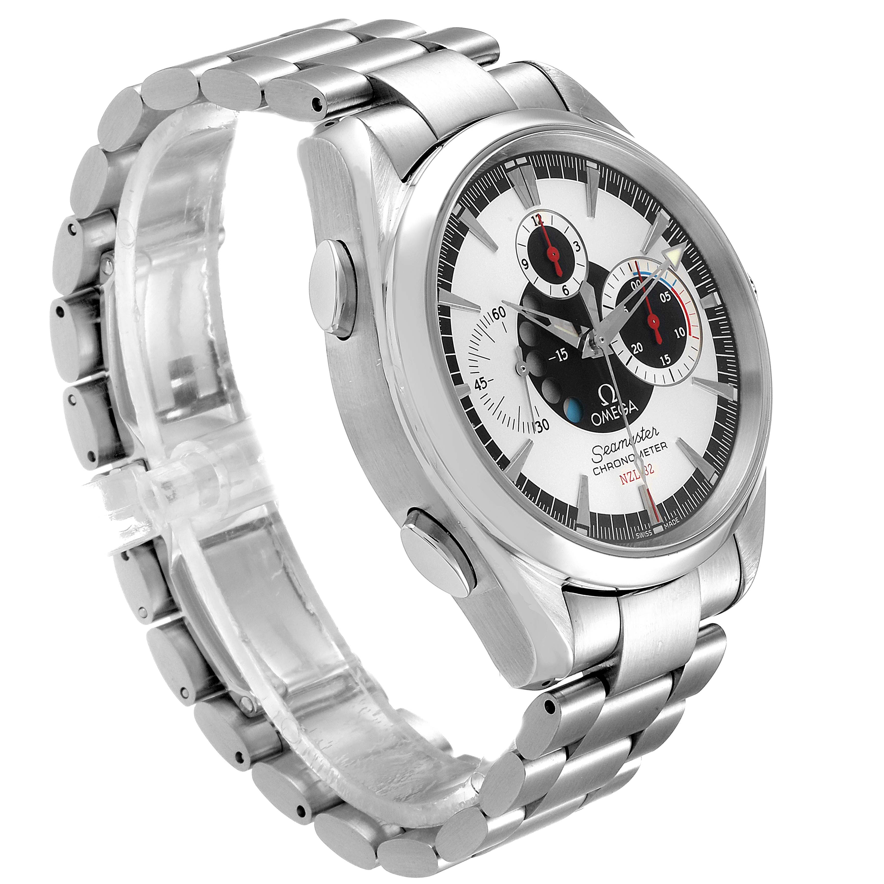 The photo shows a side angle of an Omega Aqua Terra 2513.30.00 Men
s Stainless Steel Silver Dial 2513.30.00 Men
s Stainless Steel Silver Dial watch, focusing on its dial, case, and stainless steel bracelet.