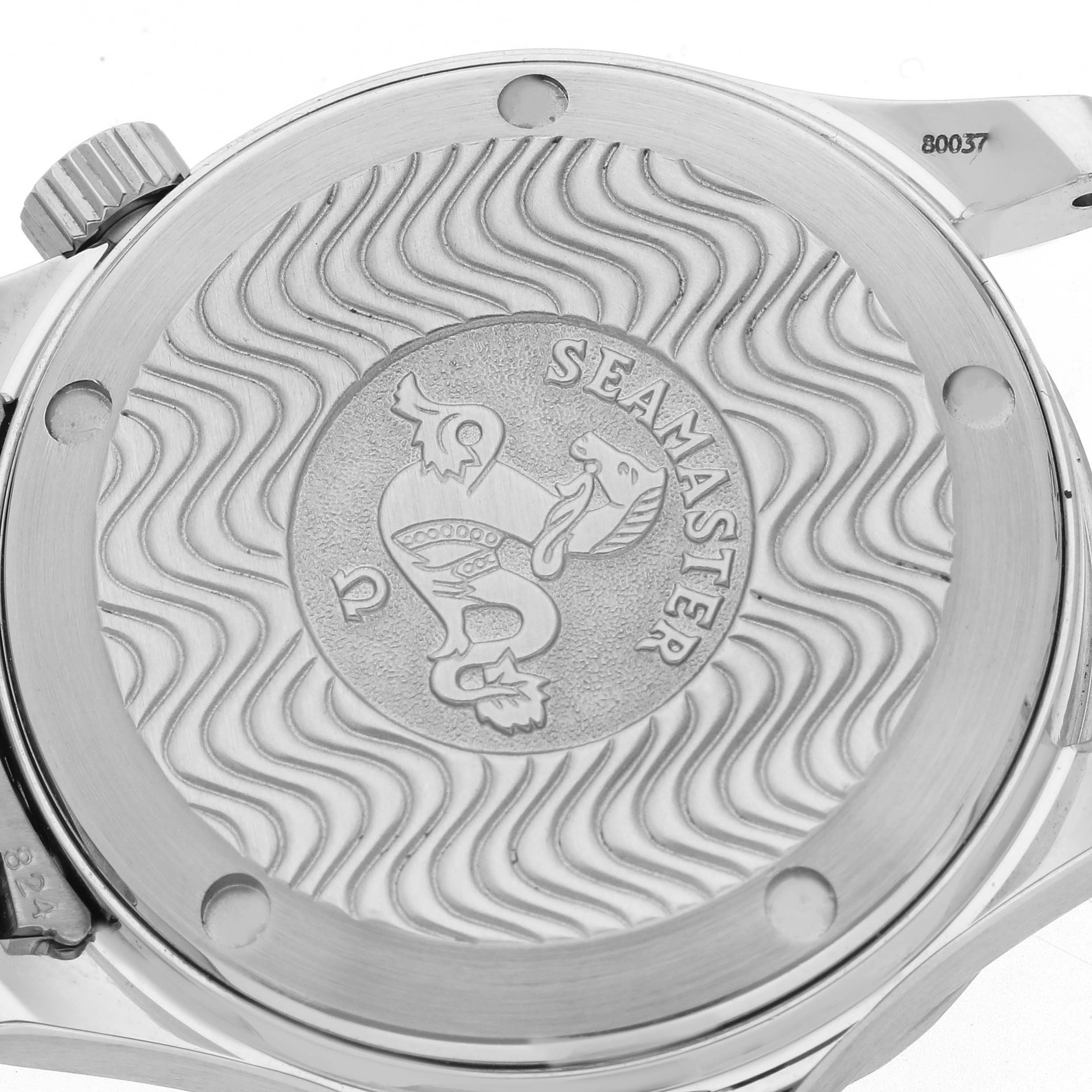 The image shows the back case of an Omega Seamaster 2551.80.00 Men
s Stainless Steel Blue Dial 2551.80.00 Men
s Stainless Steel Blue Dial watch, featuring an engraved wavy pattern and logo.