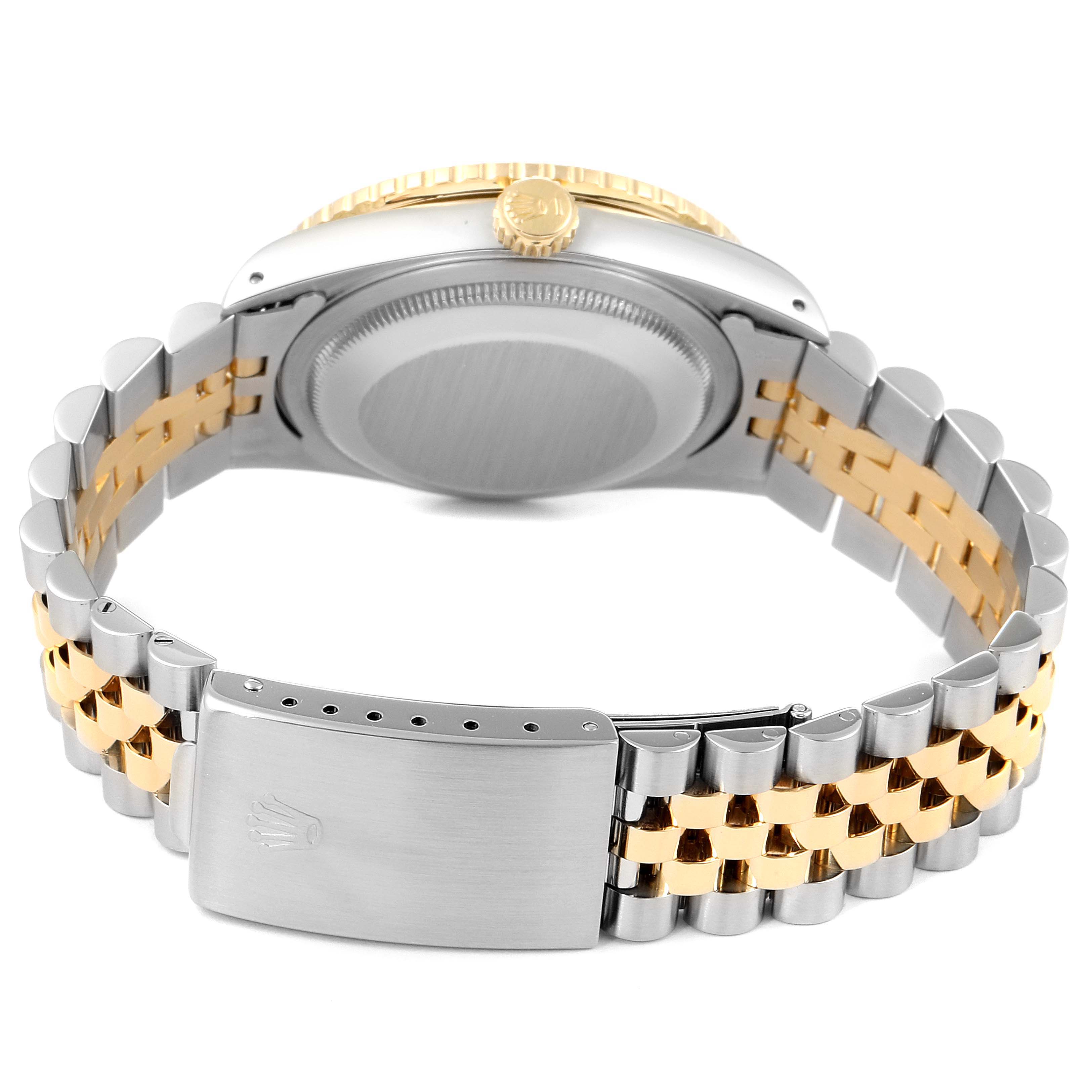 The image shows the back view of a Rolex Turn-o-Graph 16263 Men
s Steel and Gold (two tone) Champagne Dial 16263 Men
s Steel and Gold (two tone) Champagne Dial watch, highlighting the bracelet and clasp.