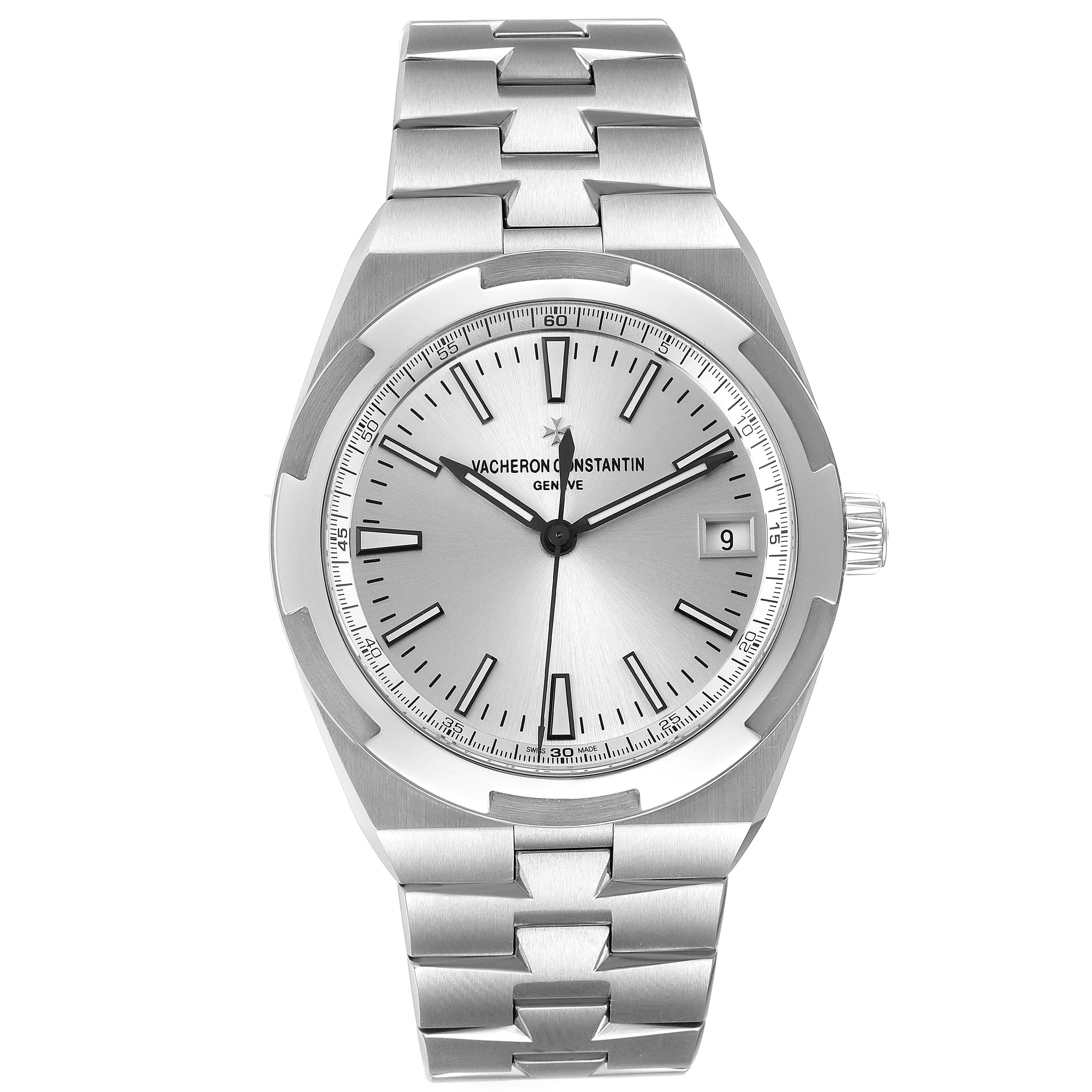 This image shows a front view of the Vacheron Constantin Overseas 4500V/110A-B126 Men
s Stainless Steel Silver Dial 4500V/110A-B126 Men
s Stainless Steel Silver Dial watch, highlighting the dial, bracelet, and crown.