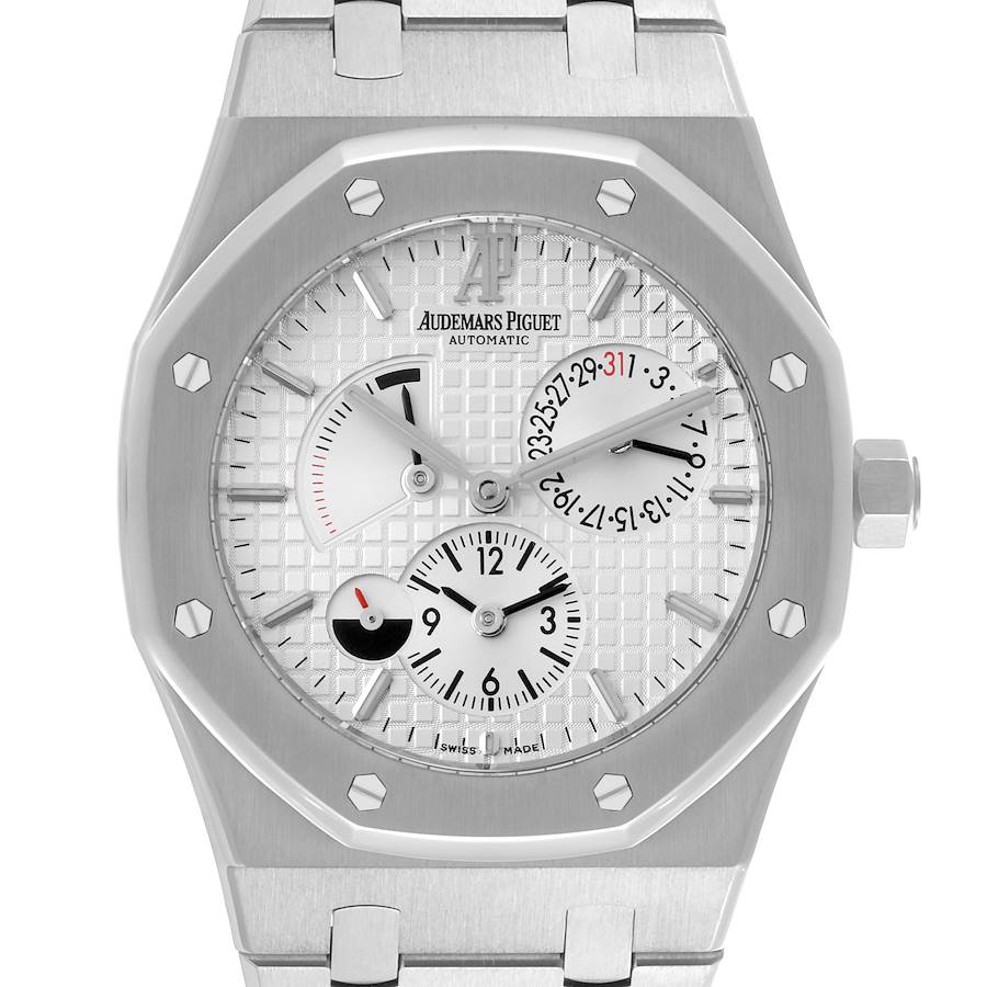 The image shows a straight-on view of the Audemars Piguet Royal Oak watch, highlighting the case, dial, and bracelet.