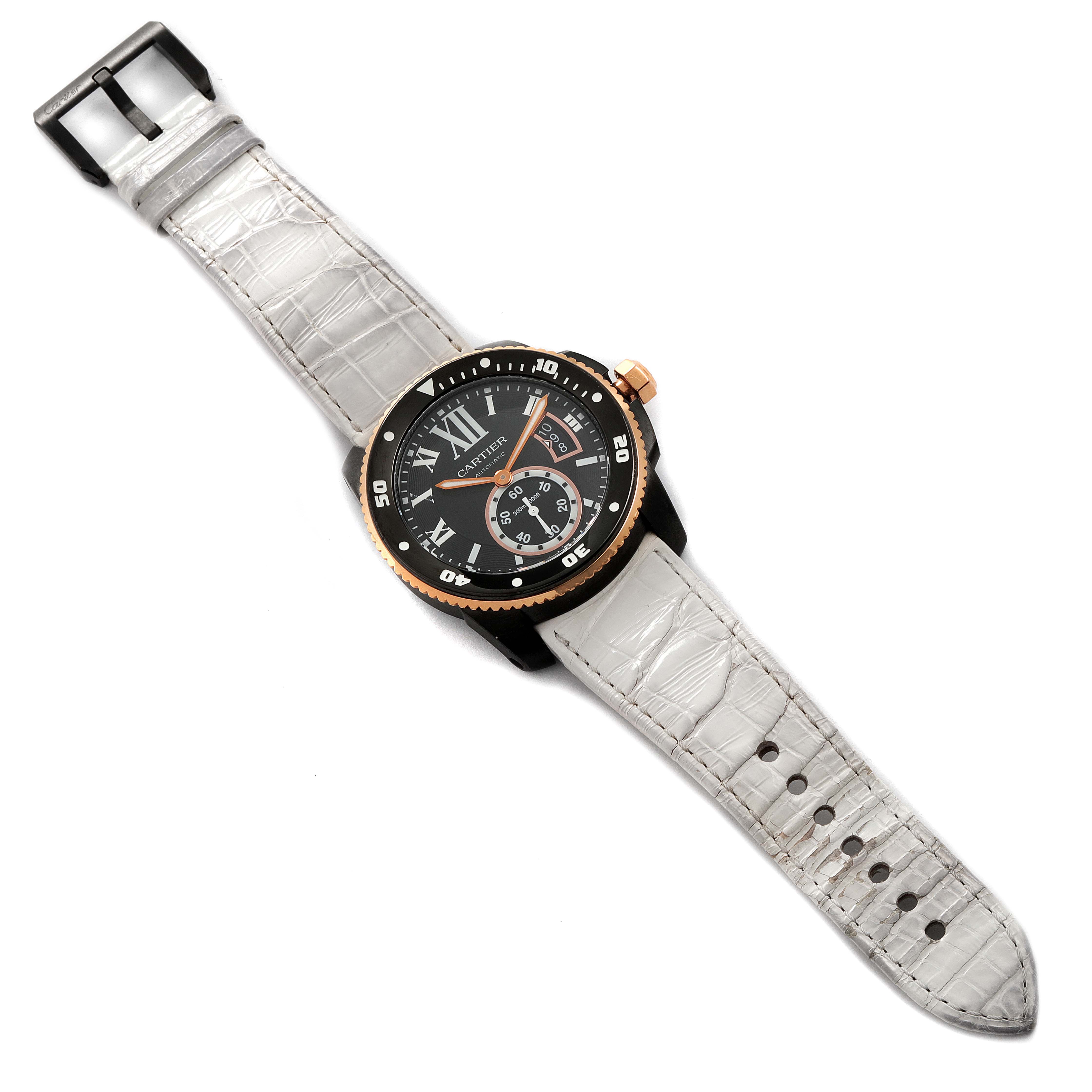 The image shows a top-down view of a Calibre de Cartier watch by Cartier, highlighting its face, bezel, and strap fully extended.