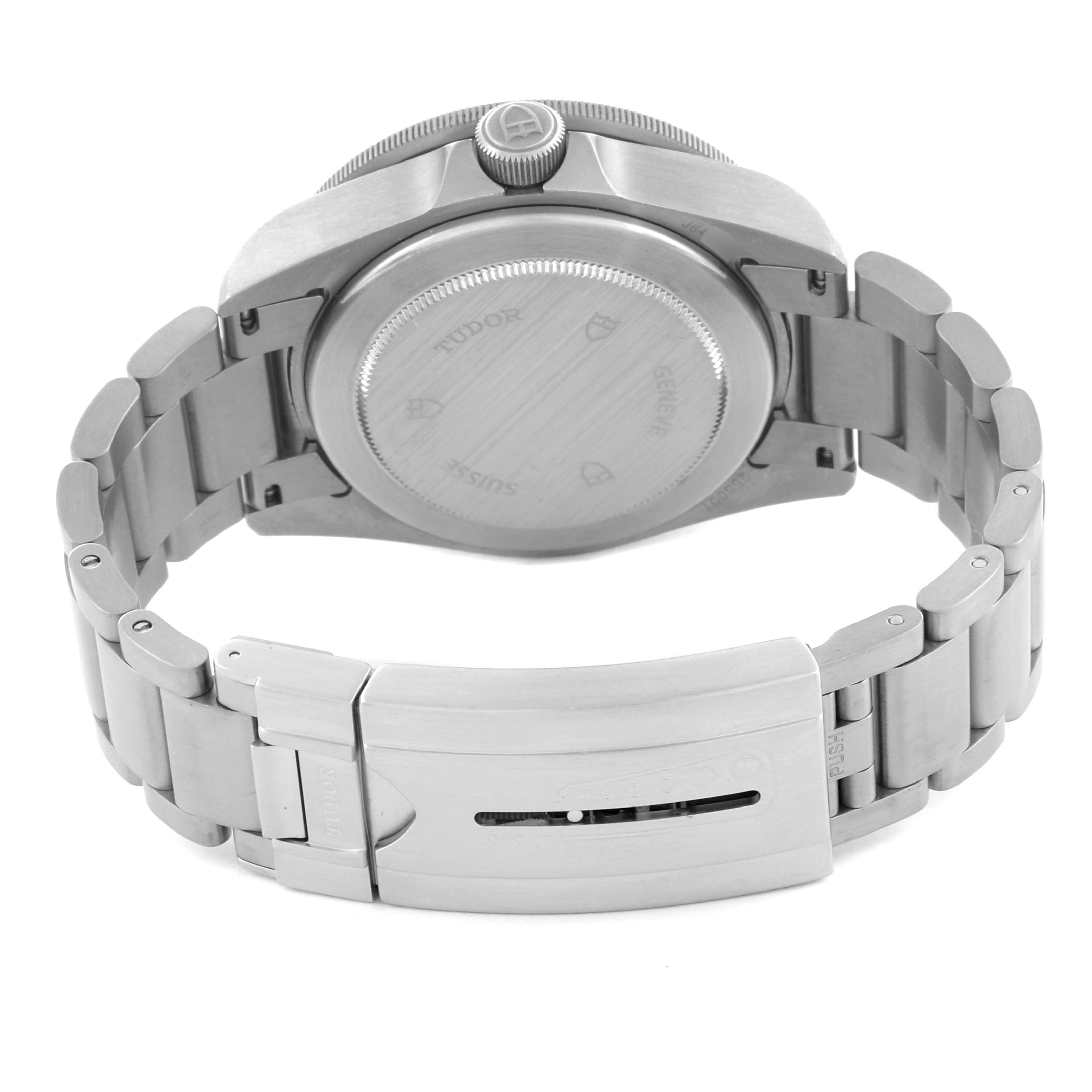 The image shows the back and side view of a Tudor Pelagos 25500TN Men
s Titanium Black Dial 25500TN Men
s Titanium Black Dial watch, highlighting its case back, bracelet, and clasp.