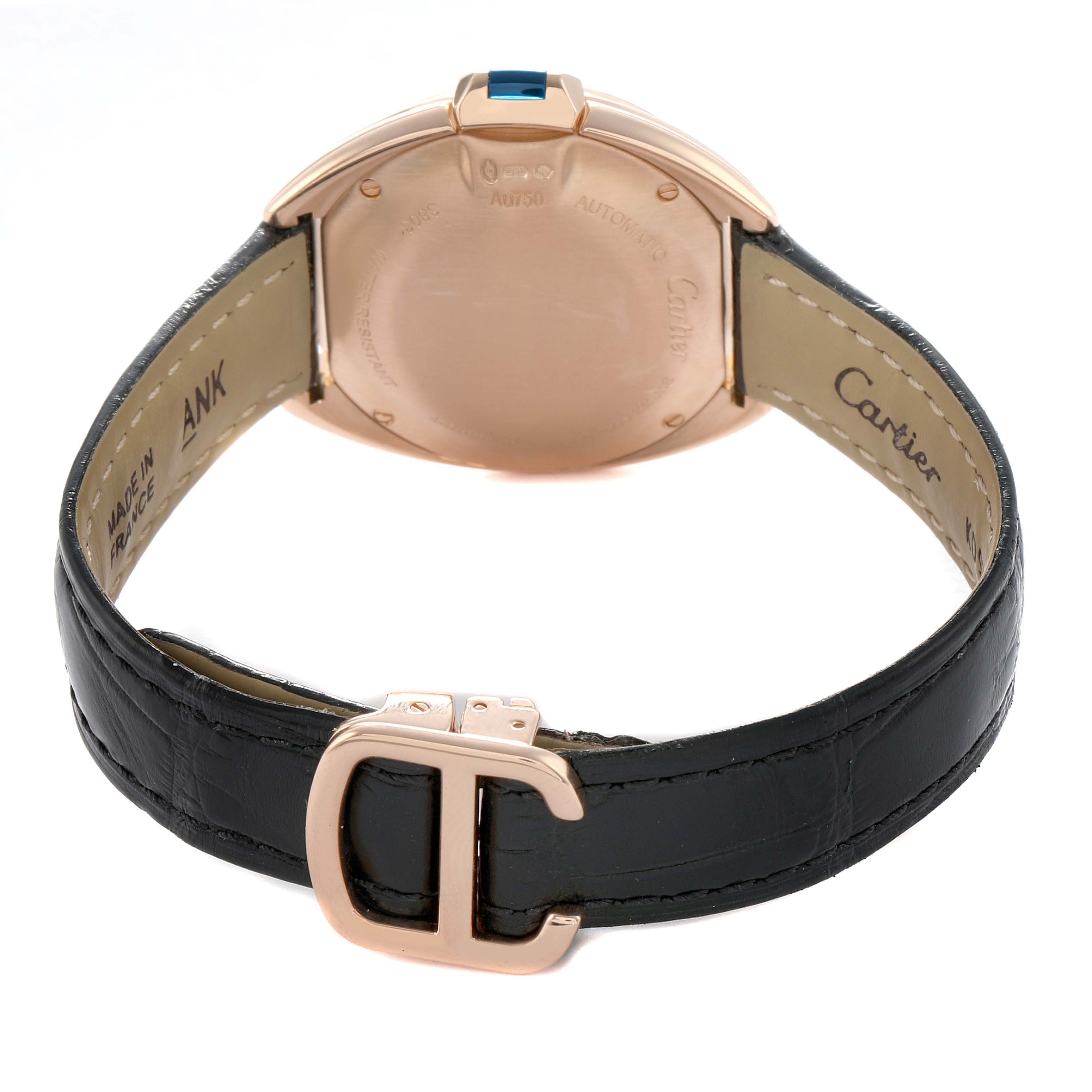 The image shows the Cartier Clé watch from the back, highlighting its case, strap, and buckle.