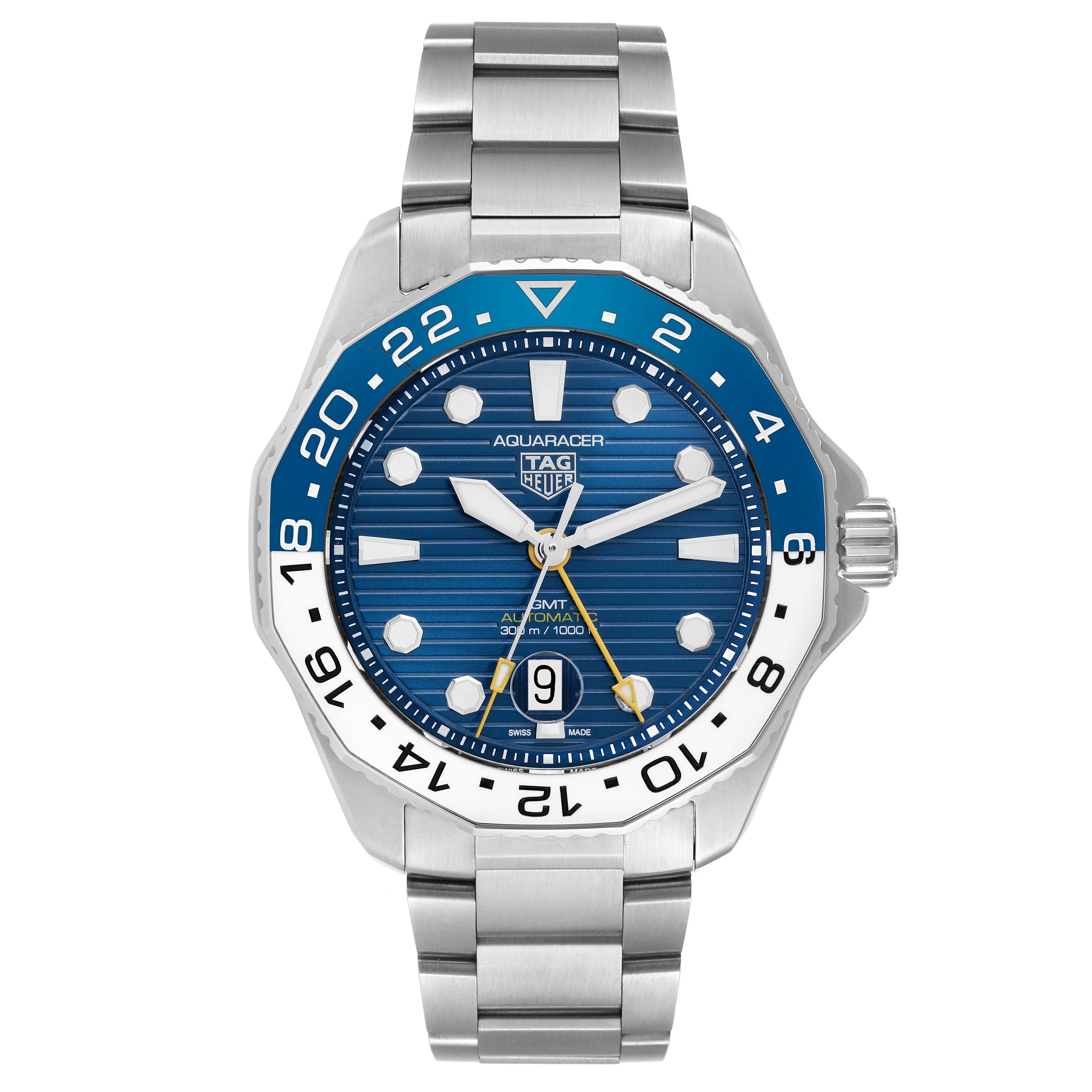 The image shows a front view of the TAG Heuer Aquaracer watch, highlighting its dial, bezel, and bracelet.
