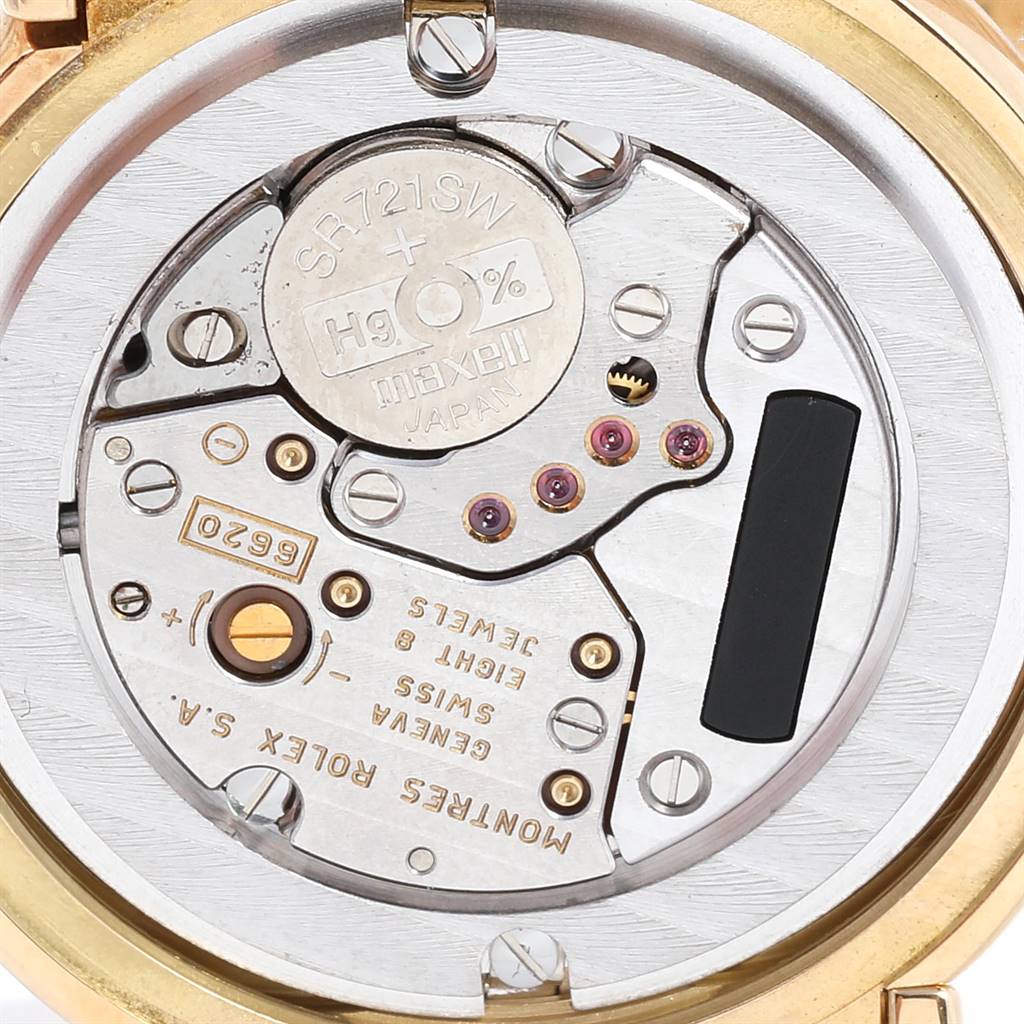 The image shows the internal mechanism and movement of a Rolex Cellini 6622 Women
s Yellow Gold White Dial 6622 Women
s Yellow Gold White Dial model watch from a top-down angle.