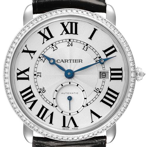 The Cartier Ronde WR007018 Men's White Gold Silver Dial watch is shown from the front, highlighting its dial, Roman numerals, date window, and diamond bezel.