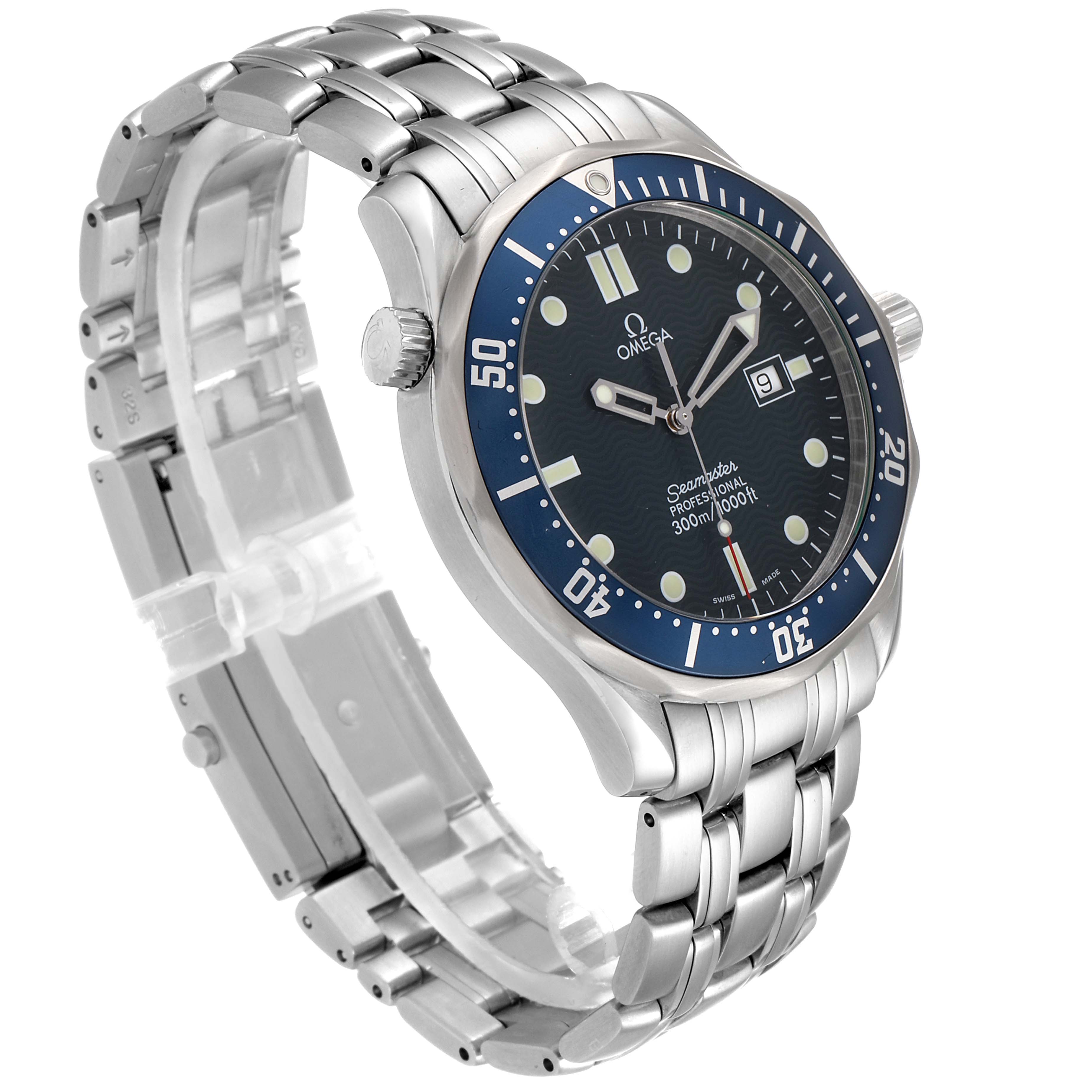 The image shows an angled side view of an Omega Seamaster 2541.80.00 Men
s Stainless Steel Blue Dial 2541.80.00 Men
s Stainless Steel Blue Dial watch, highlighting its stainless steel bracelet and bezel.