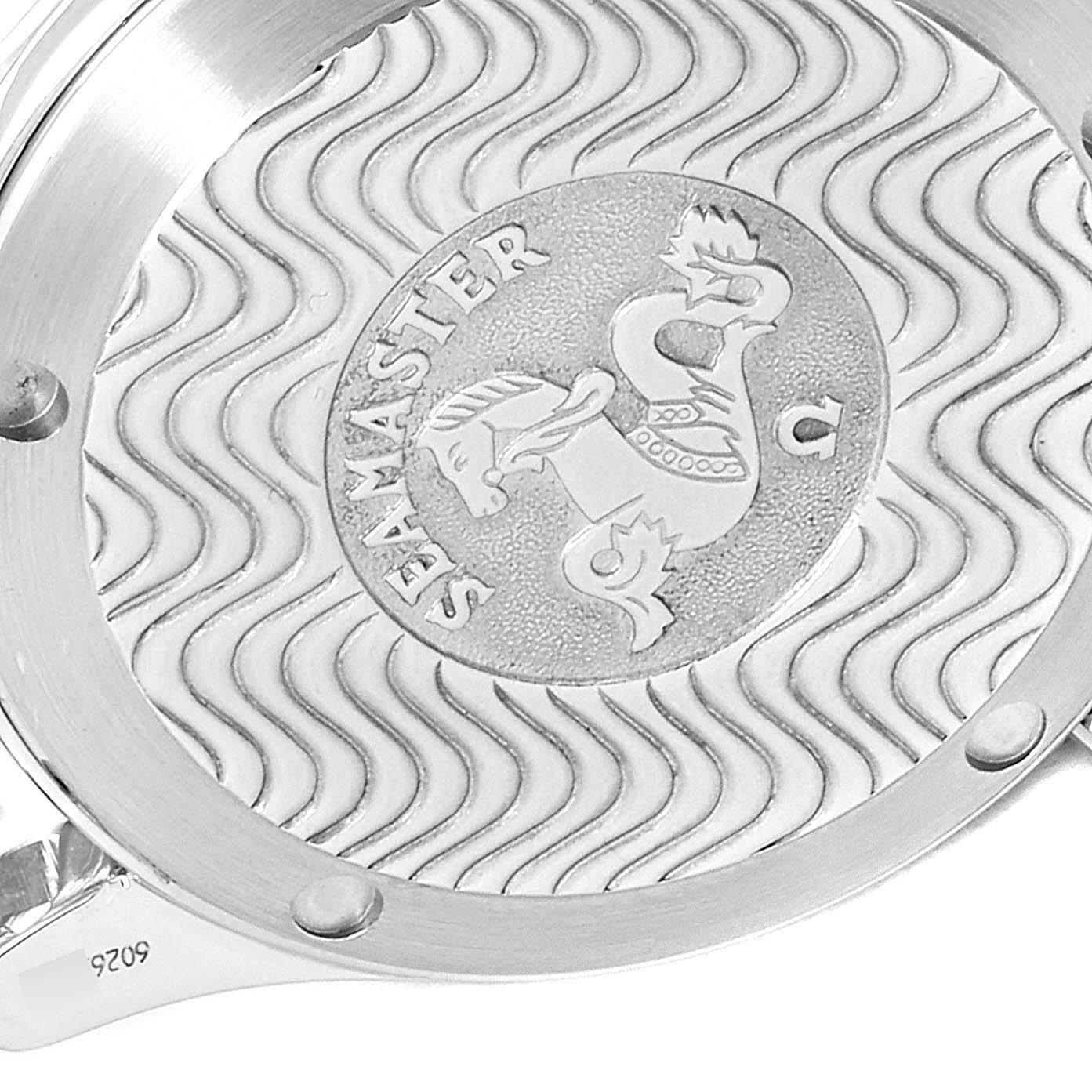 This image shows a close-up of the case back of an Omega Seamaster 2552.80.00 Men
s Stainless Steel Blue Dial 2552.80.00 Men
s Stainless Steel Blue Dial watch, featuring the model
s logo and wavy pattern.