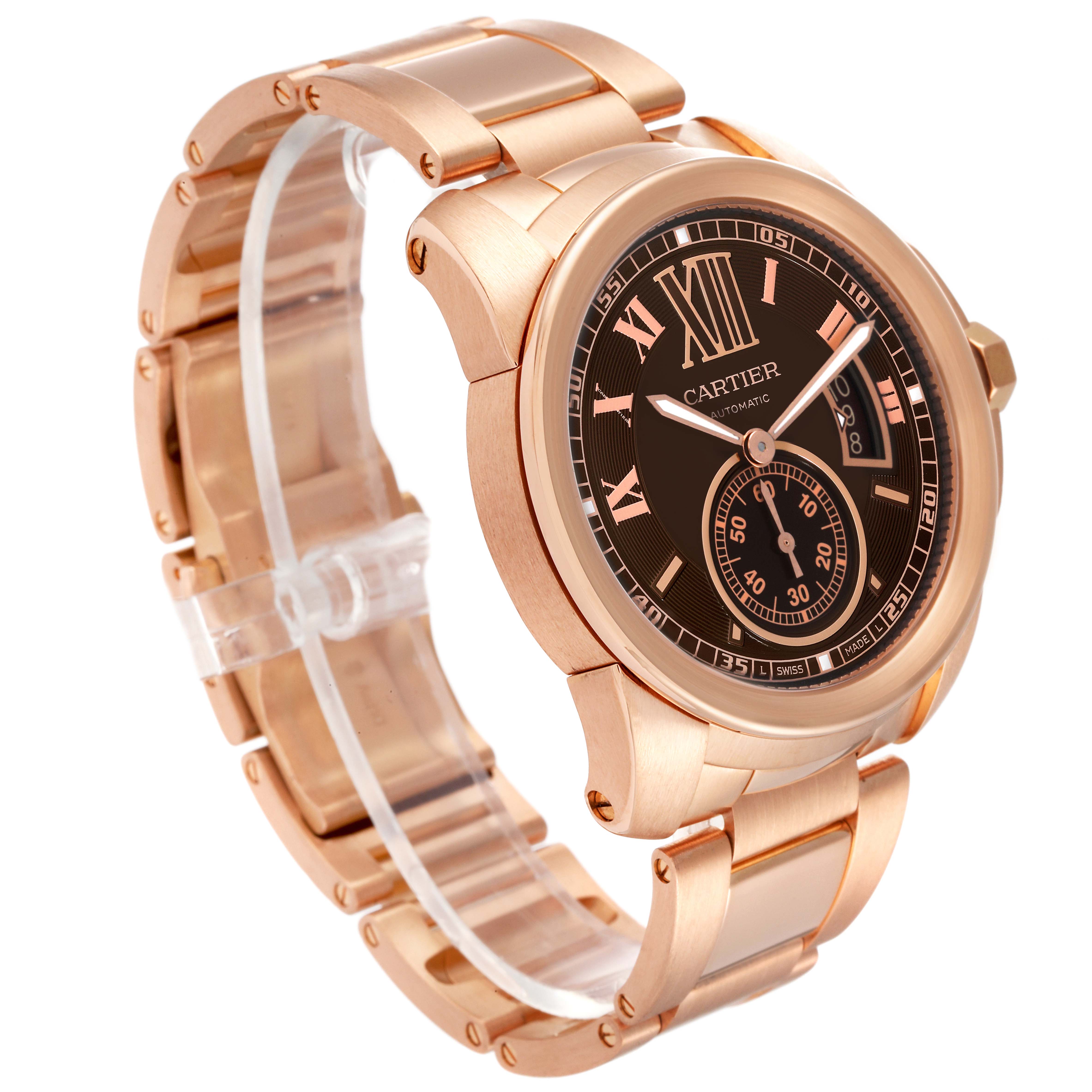 The image shows a rose gold Calibre de Cartier watch by Cartier, angled to display the face, bezel, and part of the bracelet.