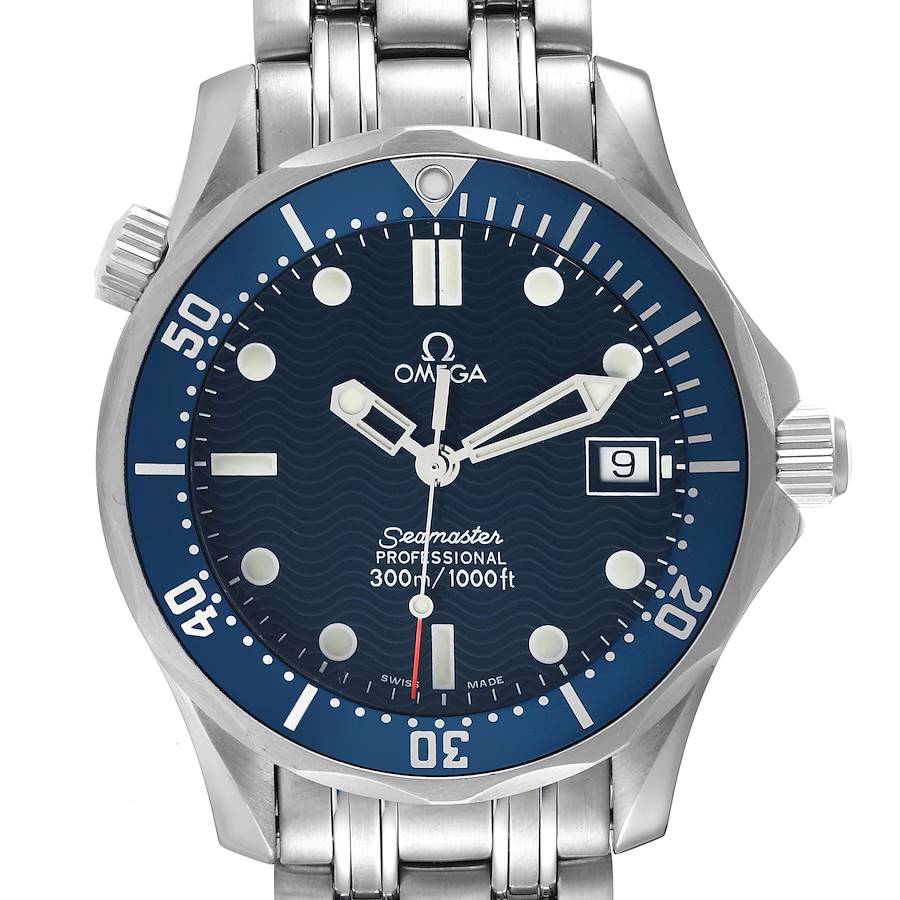 The image shows a front view of the Omega Seamaster watch, highlighting its face, bezel, bracelet, crown, and date window.