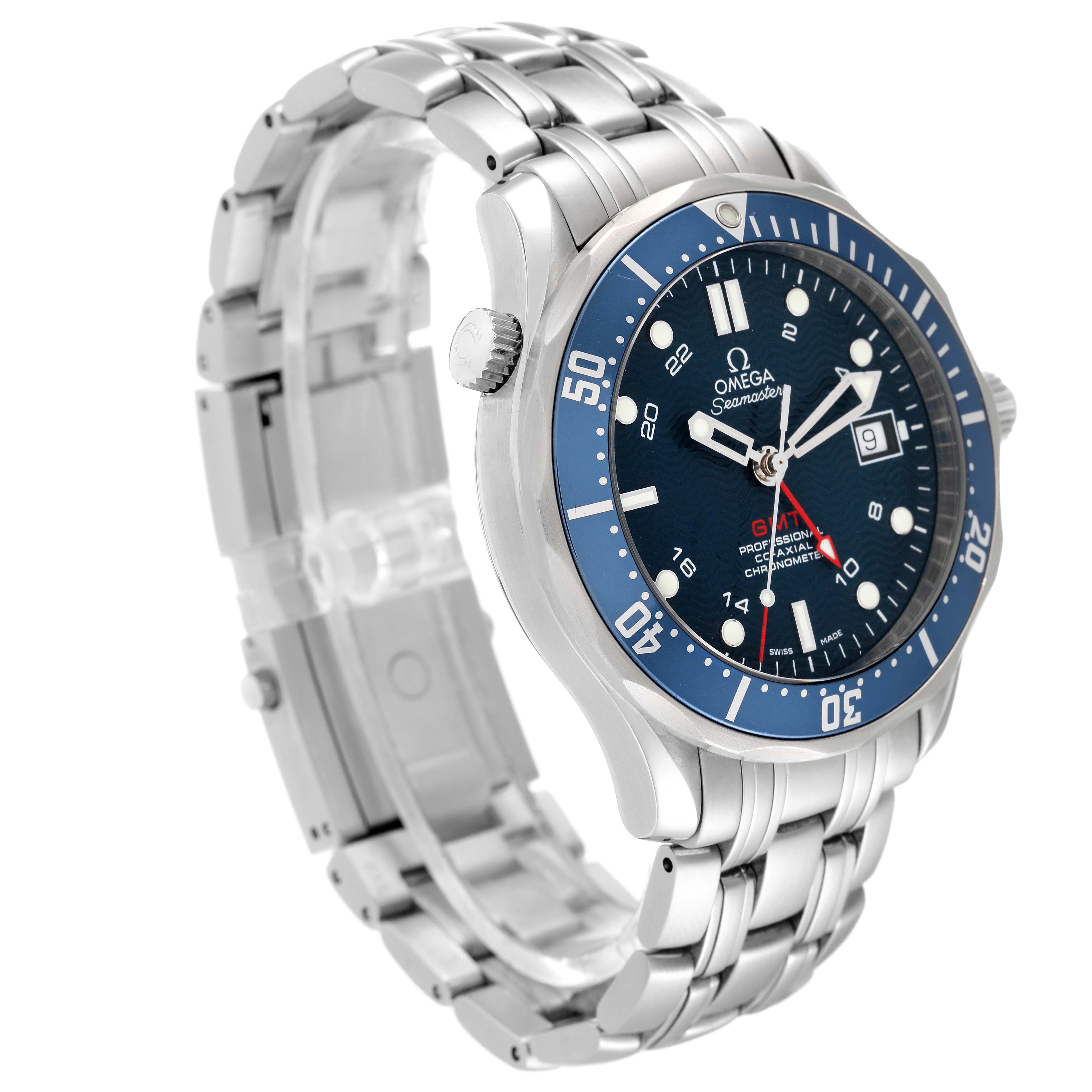 This image shows an Omega Seamaster 2535.80.00 Men's Stainless Steel Blue Dial 2535.80.00 Men's Stainless Steel Blue Dial watch at an angle highlighting the watch's face, bezel, stainless steel strap, and crown.