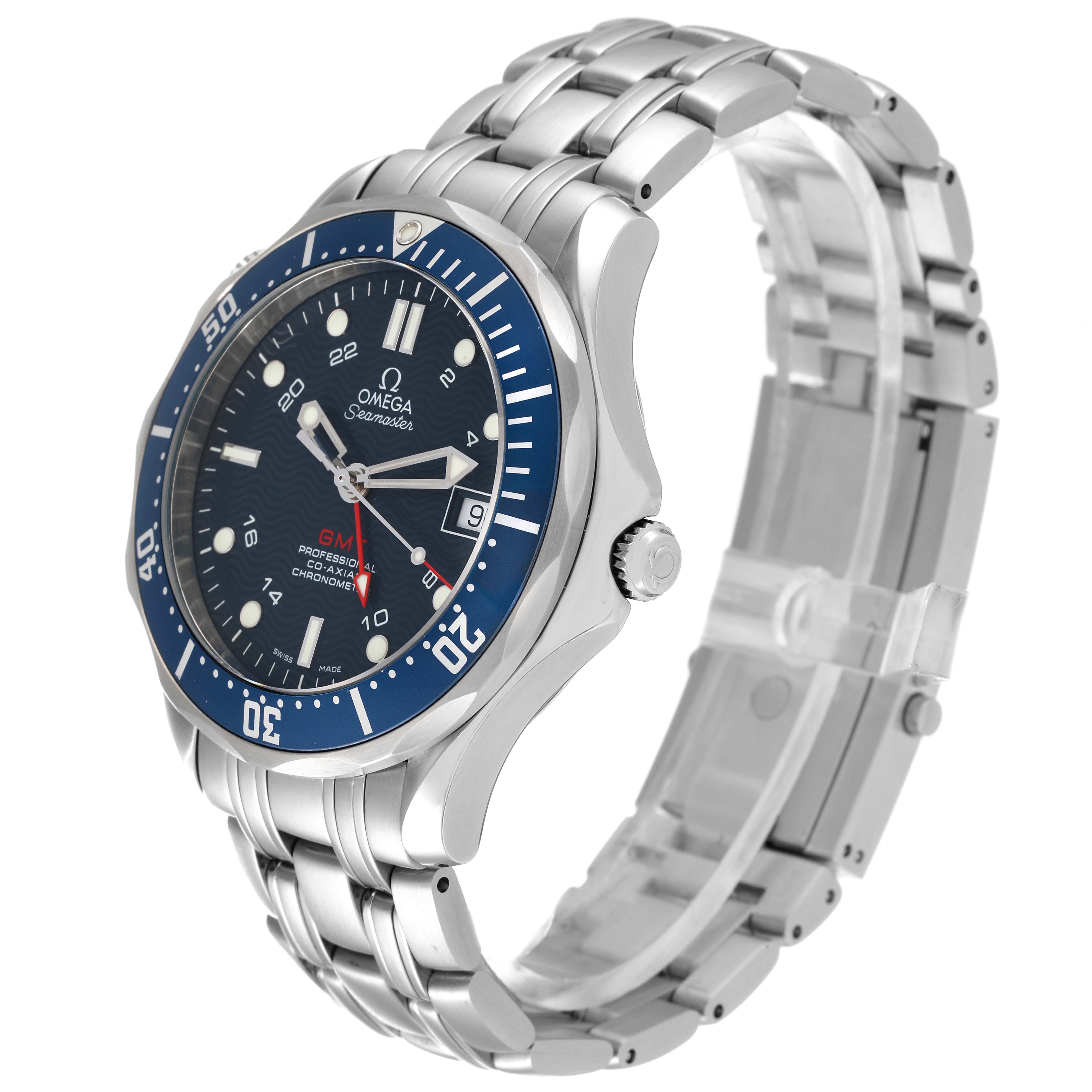 This image shows a side view of an Omega Seamaster 2535.80.00 Men's Stainless Steel Blue Dial 2535.80.00 Men's Stainless Steel Blue Dial, highlighting the watch face and metallic bracelet.