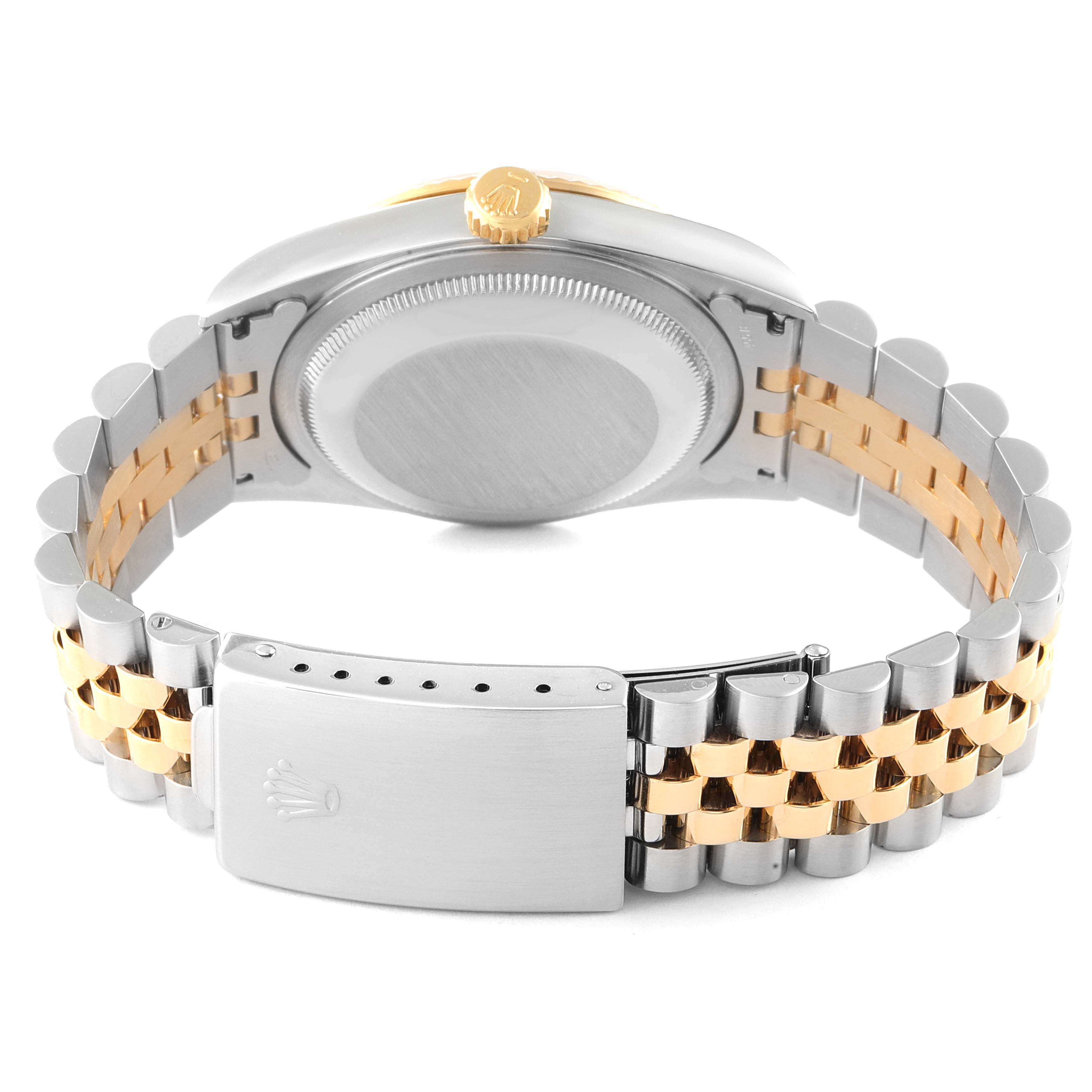 This image shows the back view of a Rolex Datejust 16233 Men
s Steel and Gold (two tone) Beige Dial 16233 Men
s Steel and Gold (two tone) Beige Dial watch, focusing on its gold and silver jubilee bracelet and clasp.