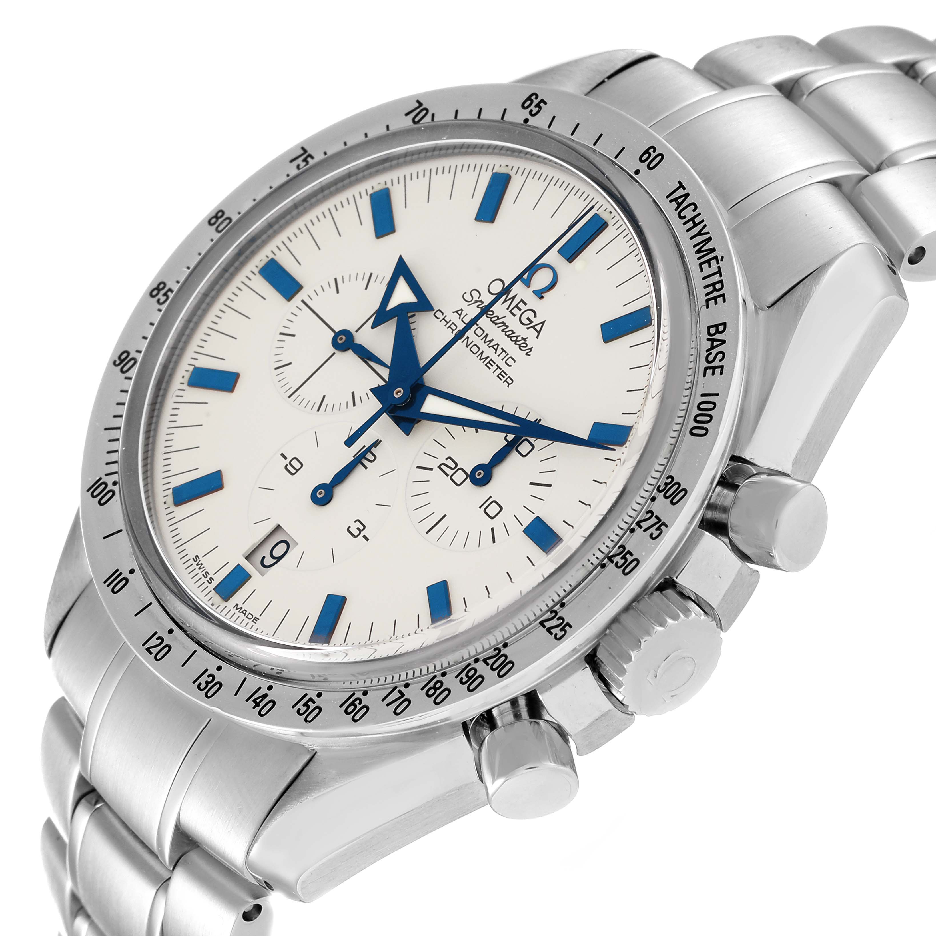 The image shows an angled view of the Omega Speedmaster 3551.20.00 Men's Stainless Steel White Dial 3551.20.00 Men's Stainless Steel White Dial watch, highlighting its dial, tachymeter bezel, and bracelet.