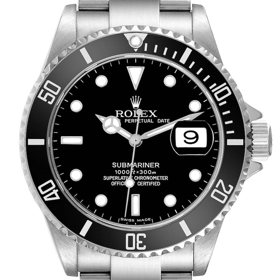 The image shows a front view of the Rolex Submariner model, highlighting the dial, bezel, and crown.