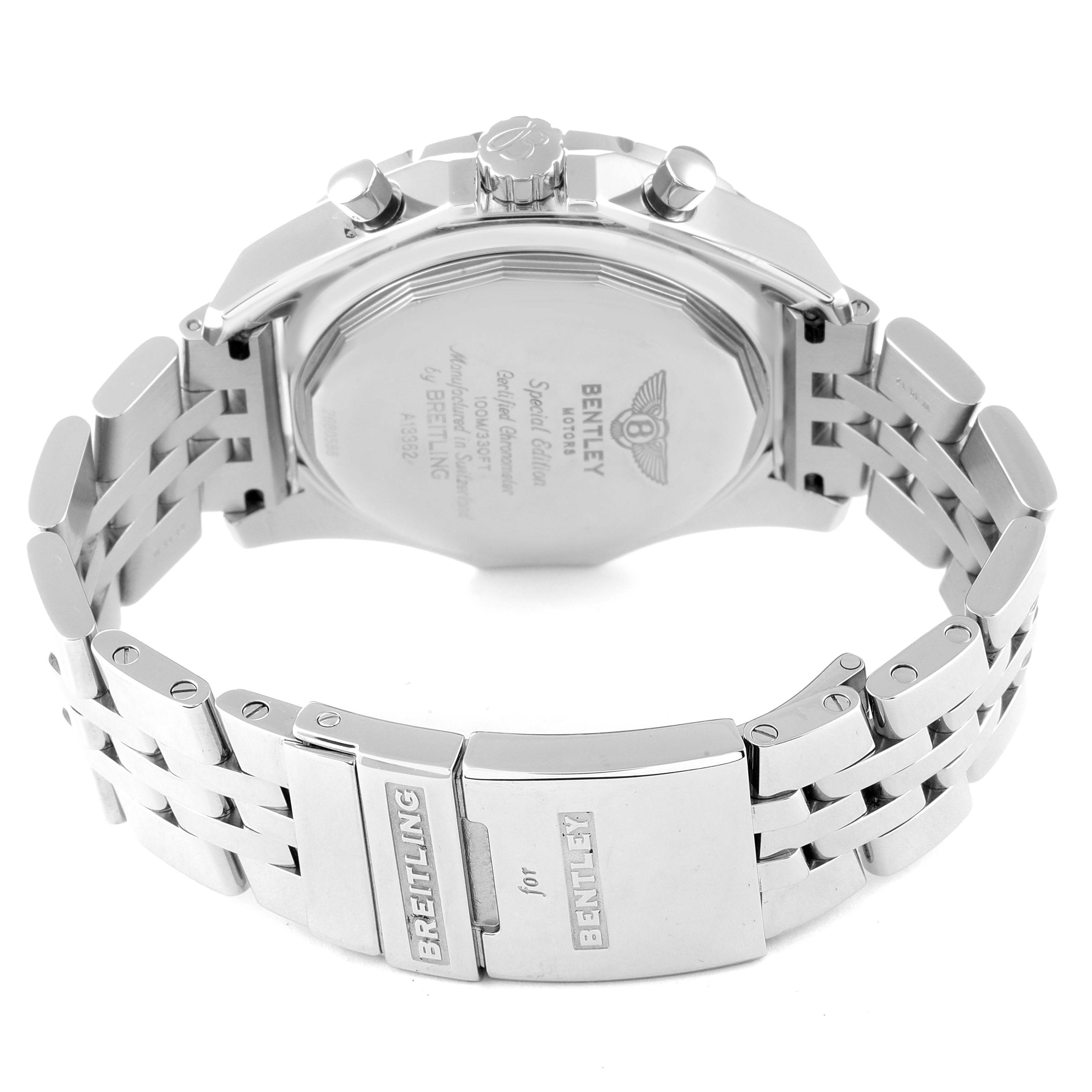 This image shows the back case and bracelet of the Bentley model by Breitling, highlighting the clasp and engravings.