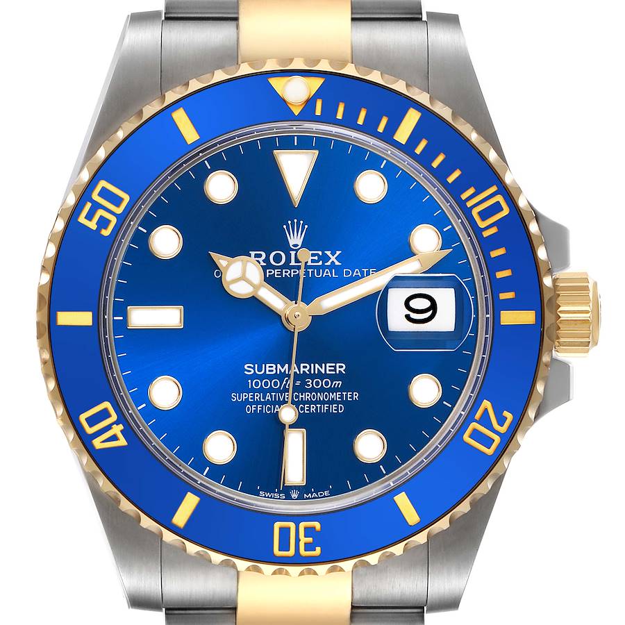 The image shows a frontal view of the Rolex Submariner watch, highlighting its blue dial and bezel.