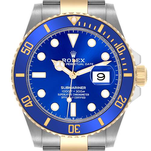 The image shows a front view of the Rolex Submariner watch, highlighting the dial, bezel, and crown.