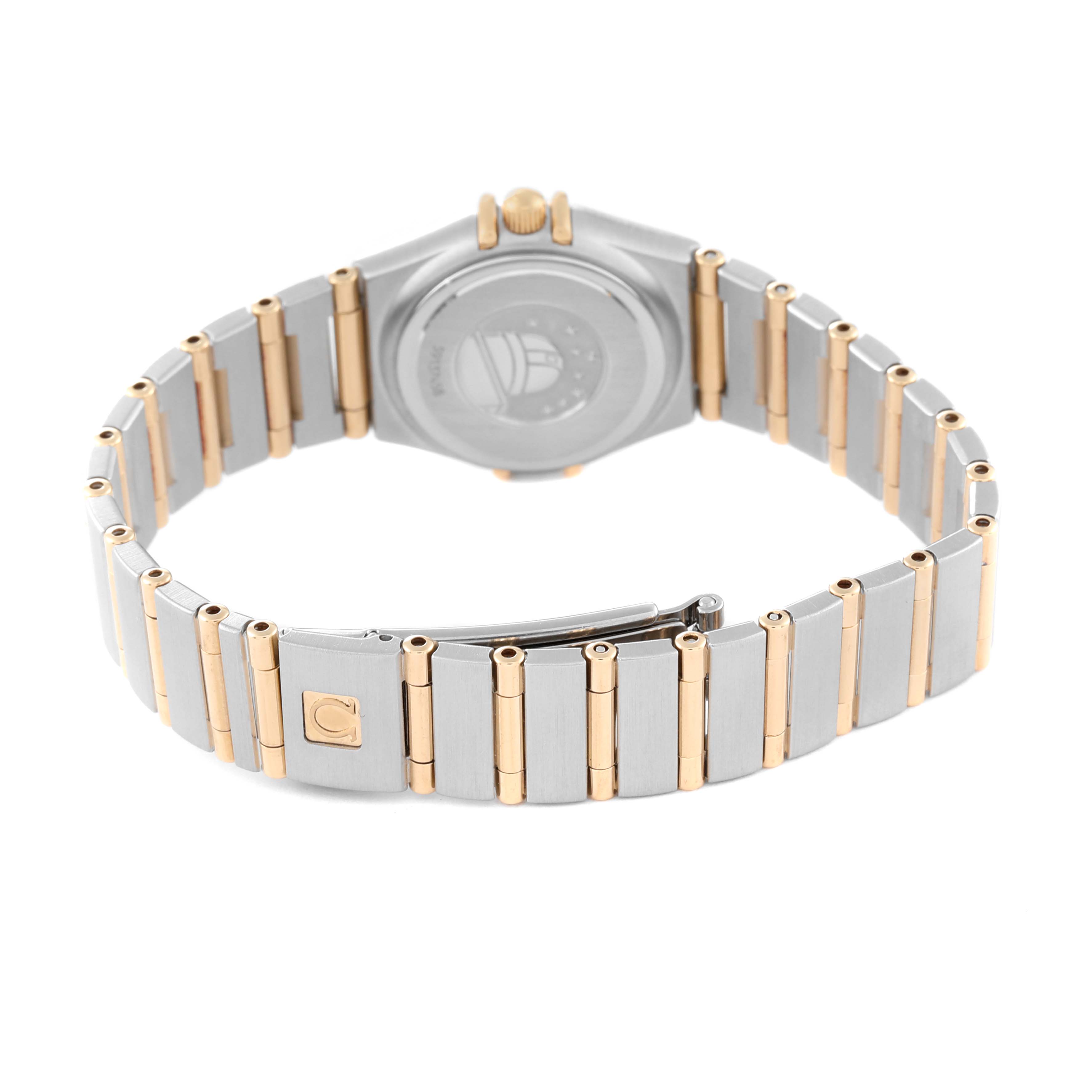 The image shows the back and bracelet of the Omega 1267.75.00 Women
s Steel and Gold (two tone) Mother of Pearl Dial 1267.75.00 Women
s Steel and Gold (two tone) Mother of Pearl Dial Constellation 95 Mother Of Pearl Diamond Yellow Gold Steel Ladies Watch 1267.75.00.