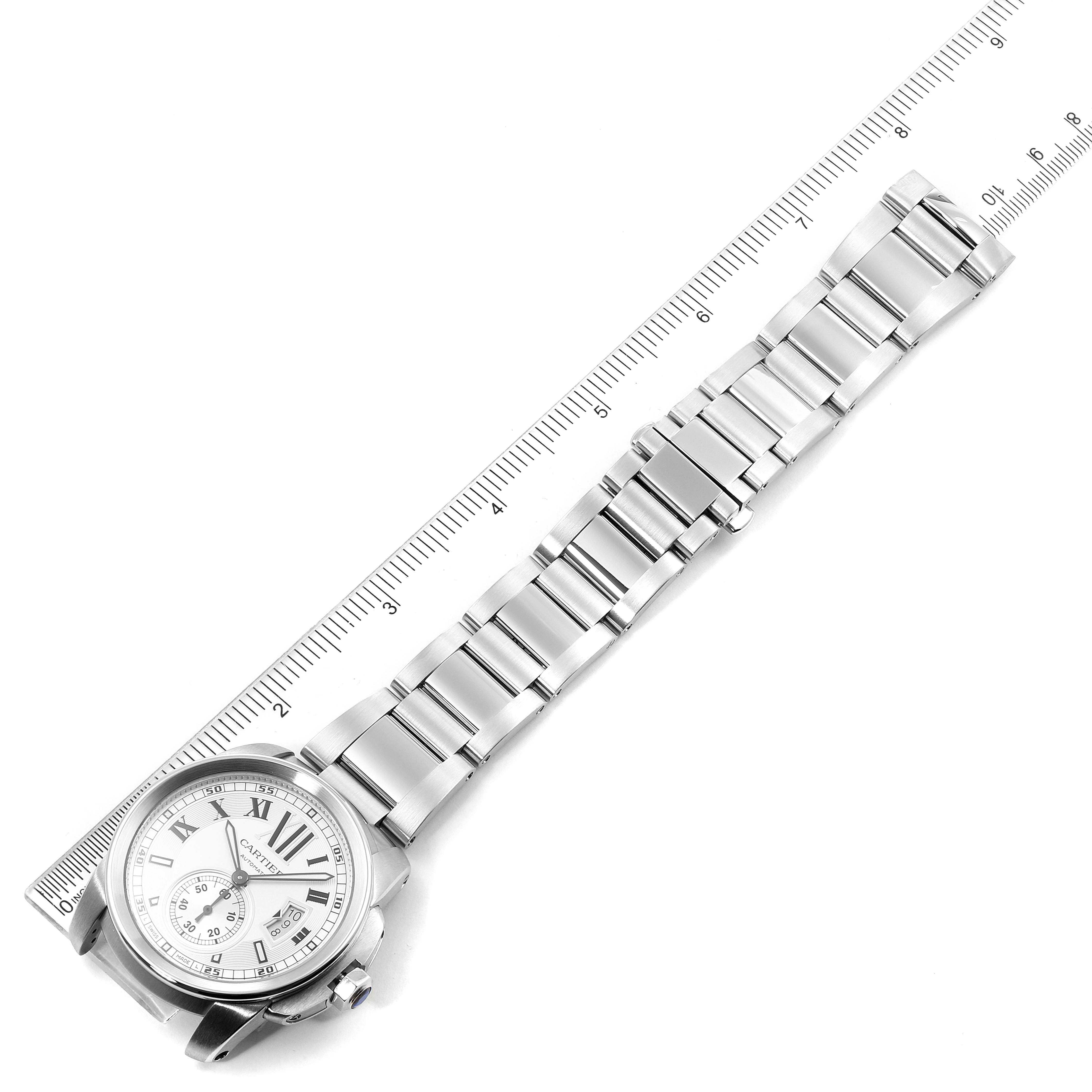 The image shows a top view of a Calibre de Cartier watch by Cartier, highlighting the bracelet and part of the watch face.