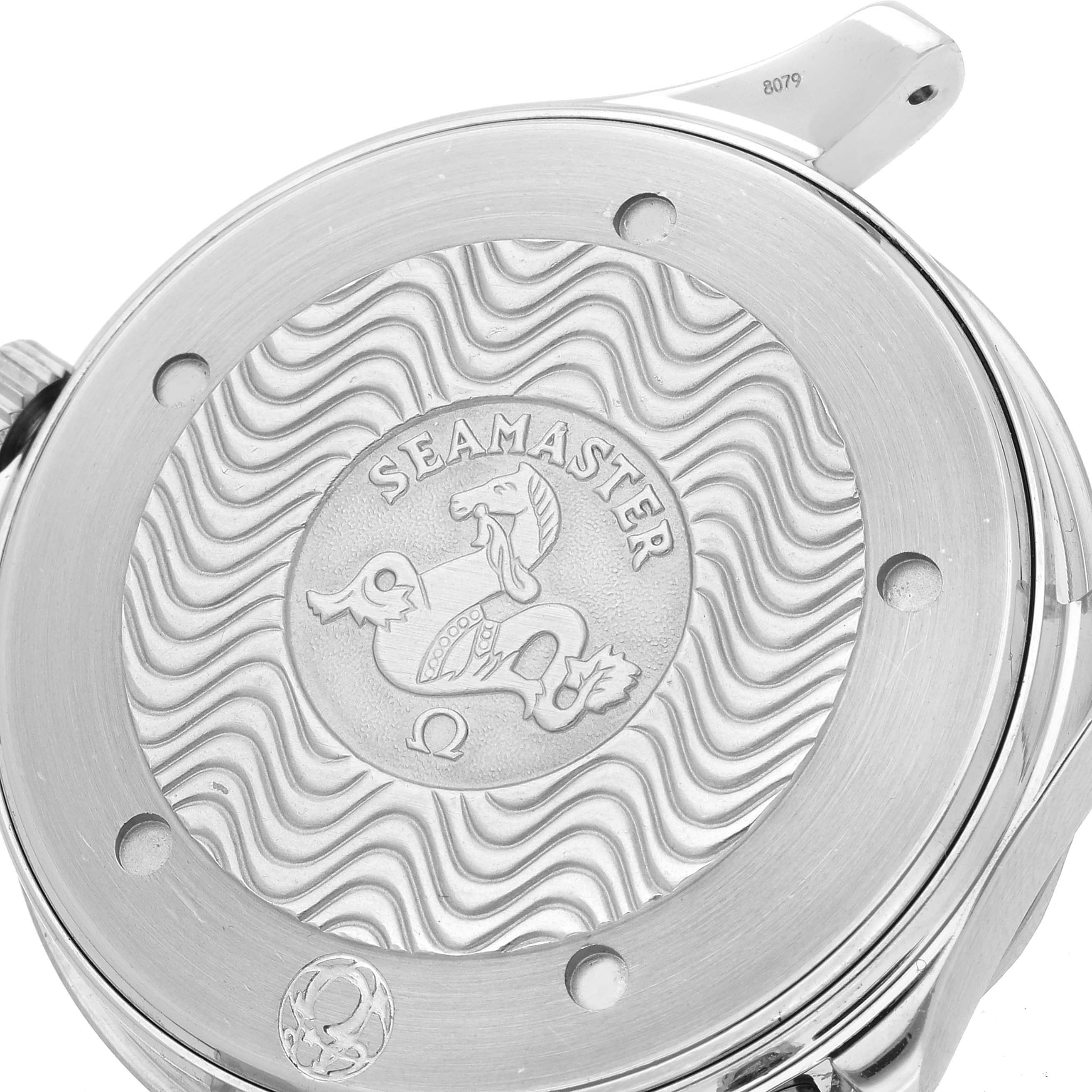 The image shows the case back of an Omega Seamaster 2531.80.00 Men
s Stainless Steel Blue Dial 2531.80.00 Men
s Stainless Steel Blue Dial watch, highlighting the engraved logo and wavy design.