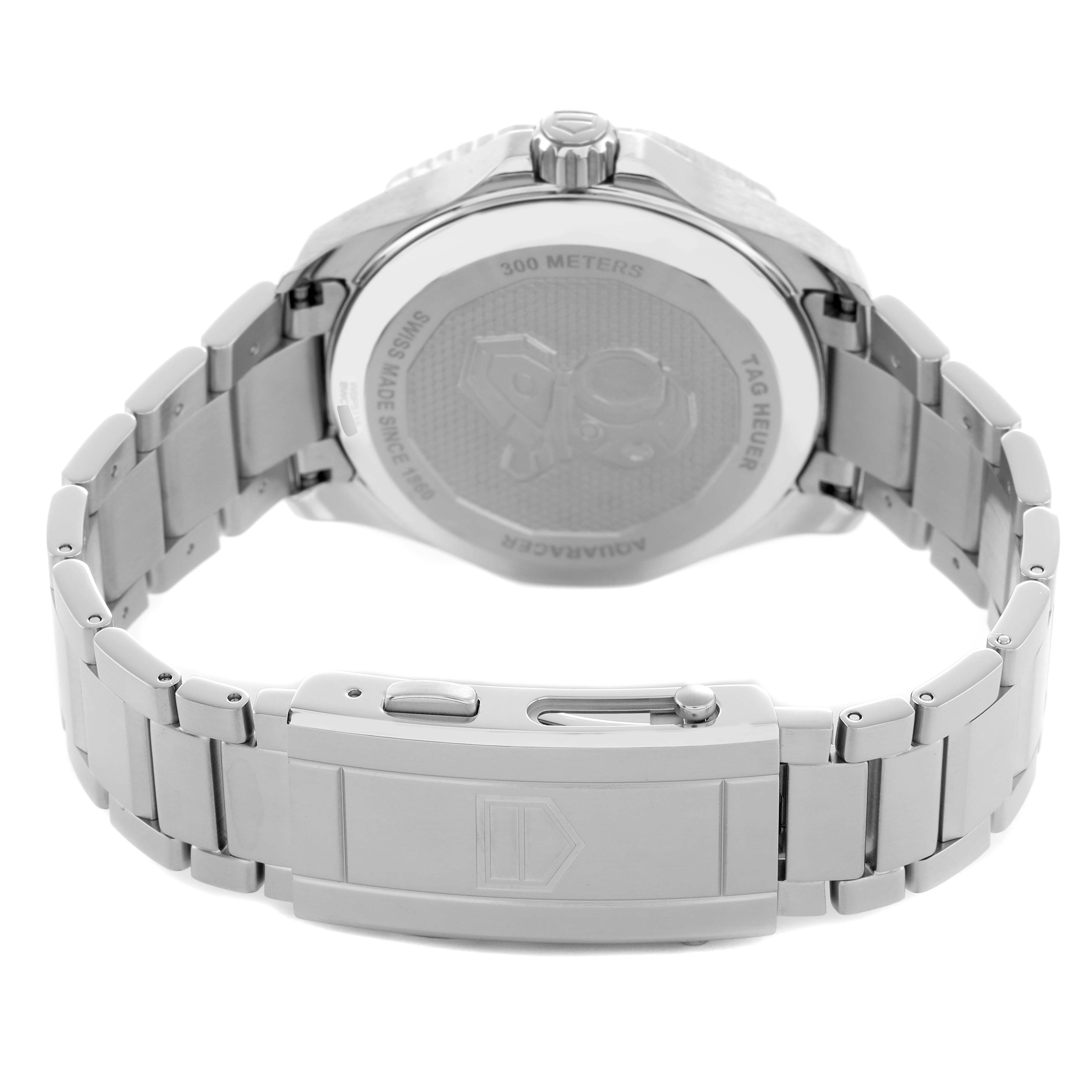 The image shows the back of a TAG Heuer Aquaracer watch, highlighting the bracelet and clasp.
