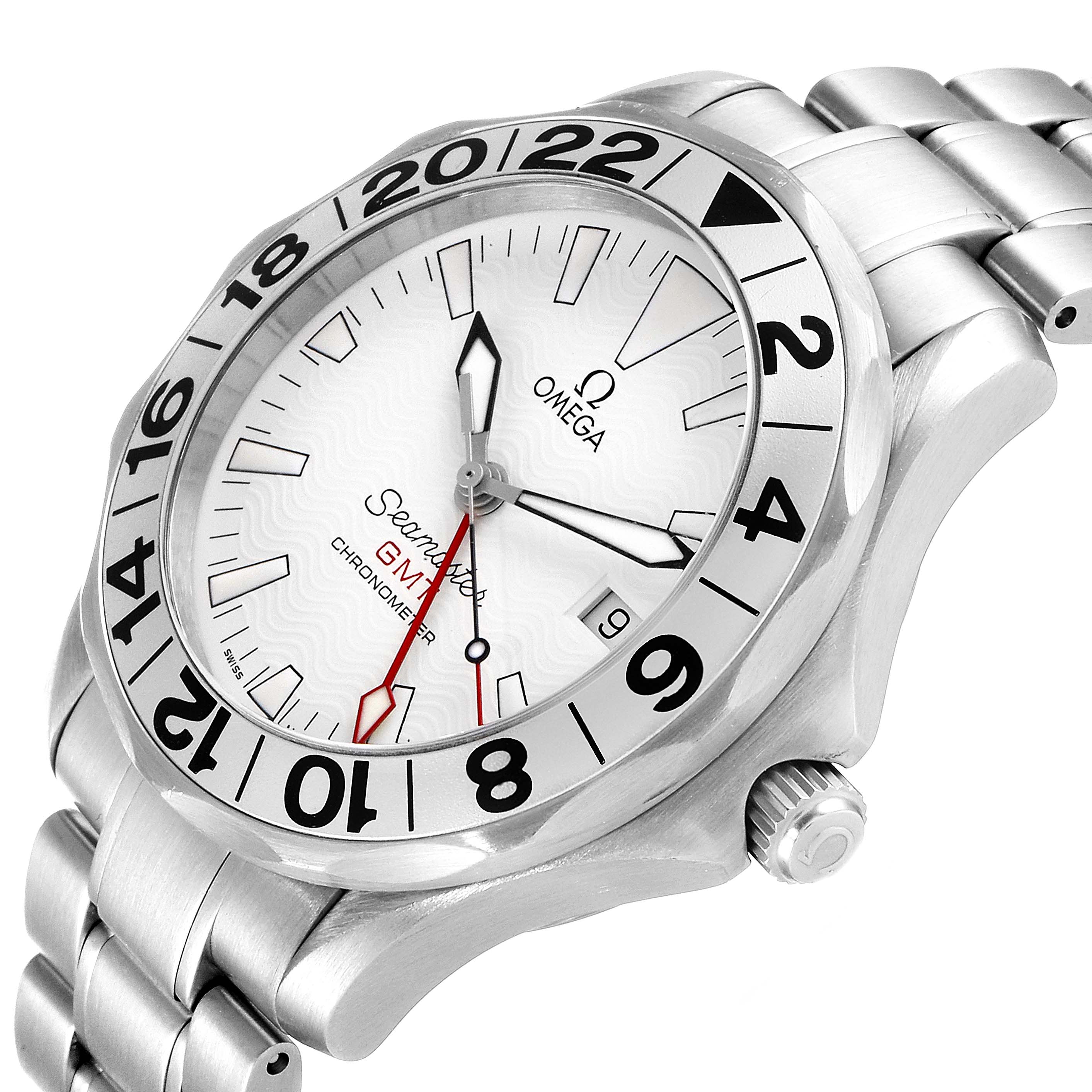 This image shows the Omega Seamaster 2538.20.00 Men's Stainless Steel White Dial 2538.20.00 Men's Stainless Steel White Dial watch from a front angle highlighting the dial, bezel, crown, and part of the bracelet.
