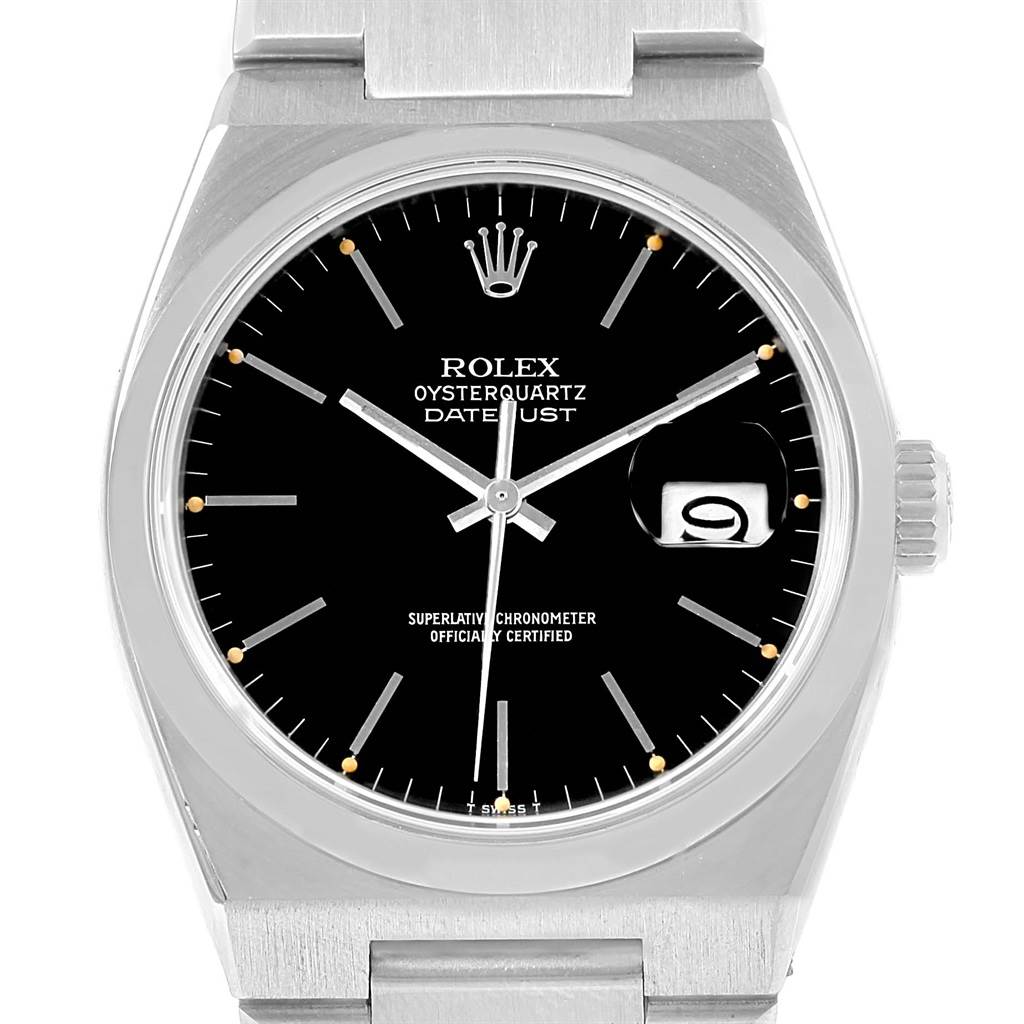 This image shows a front view of the Rolex Oysterquartz 17000 Men
s Stainless Steel Black Dial 17000 Men
s Stainless Steel Black Dial Datejust watch, highlighting its dial, hands, and date window.