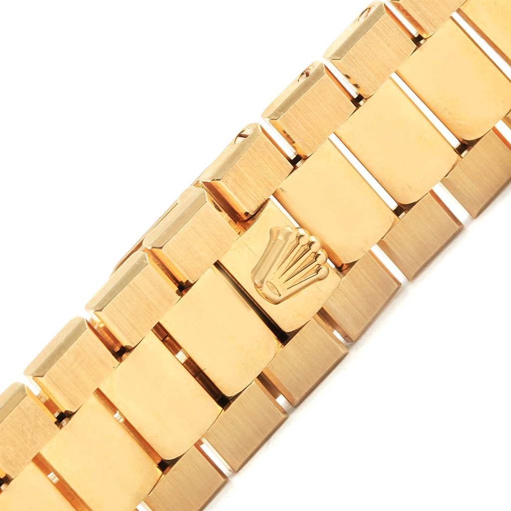 This image shows a close-up of the gold bracelet with clasp featuring the Rolex logo on an Oysterquartz model by Rolex.