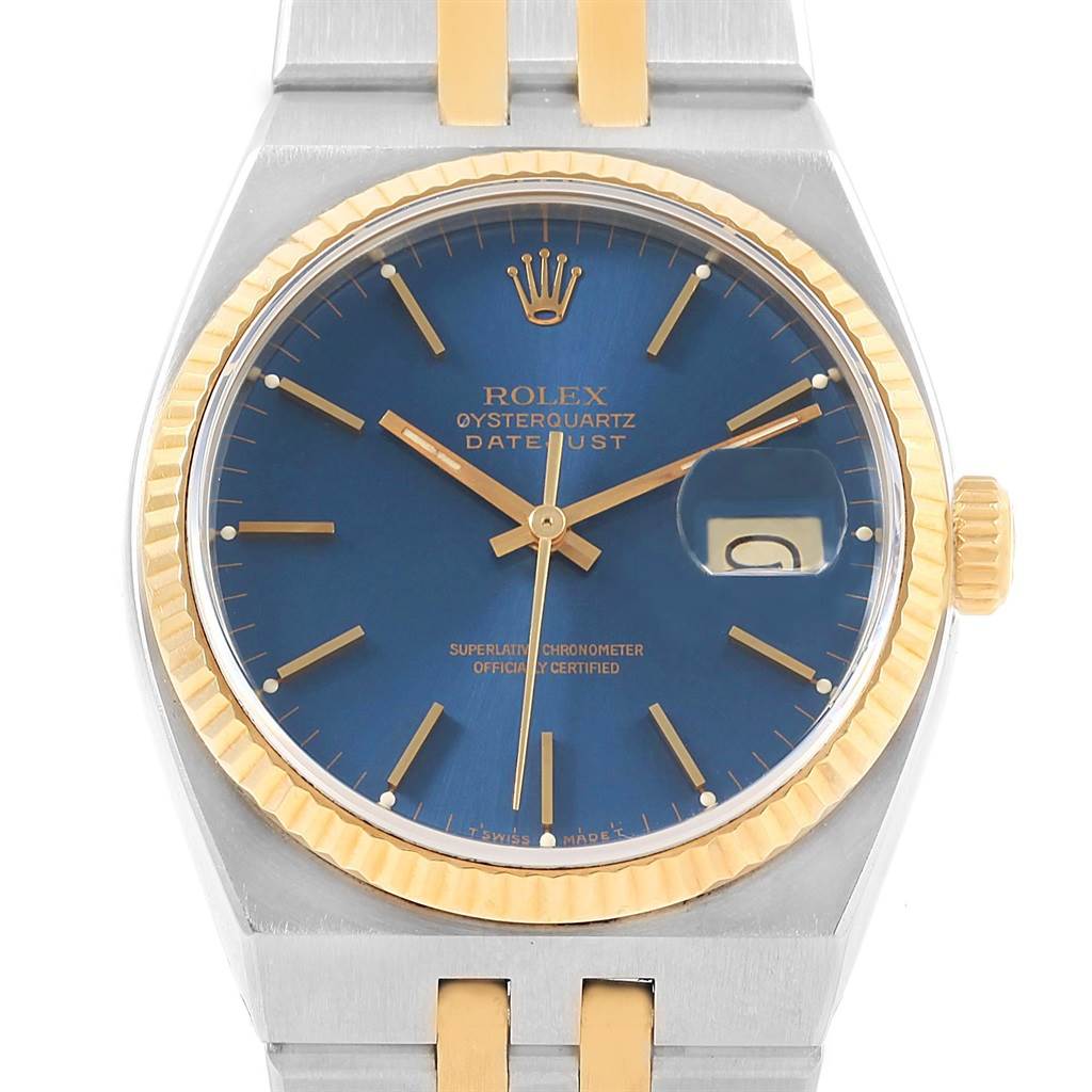The image shows a close-up of the Rolex Oysterquartz 17013 Men
s Stainless Steel Blue Dial 17013 Men
s Stainless Steel Blue Dial watch face, bezel, and part of the bracelet.