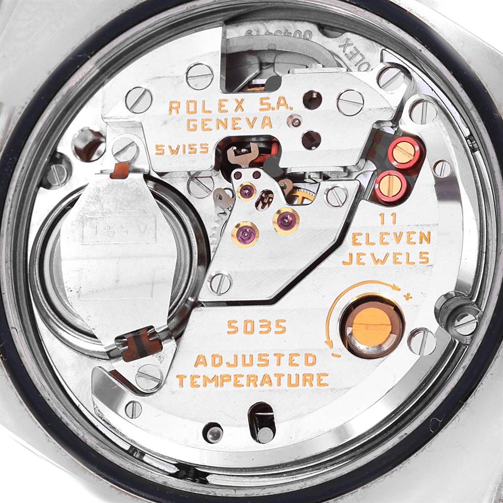 The image shows the movement and internal components of the Rolex Oysterquartz 17013 Men
s Stainless Steel Champagne Dial 17013 Men
s Stainless Steel Champagne Dial watch from a top-down angle.