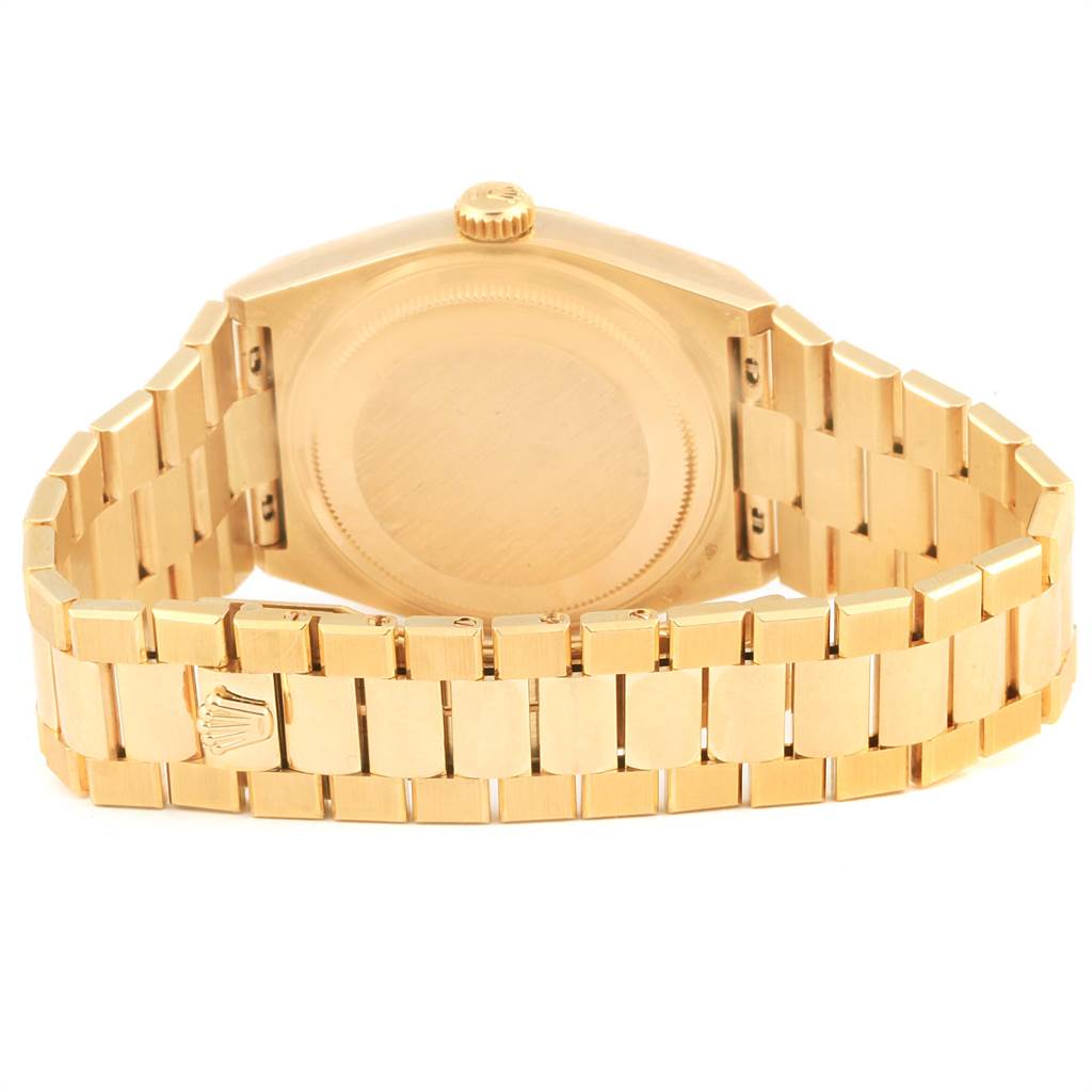 This image shows the back and bracelet of the Rolex Oysterquartz 19018 Men
s Yellow Gold Champagne Dial 19018 Men
s Yellow Gold Champagne Dial watch.