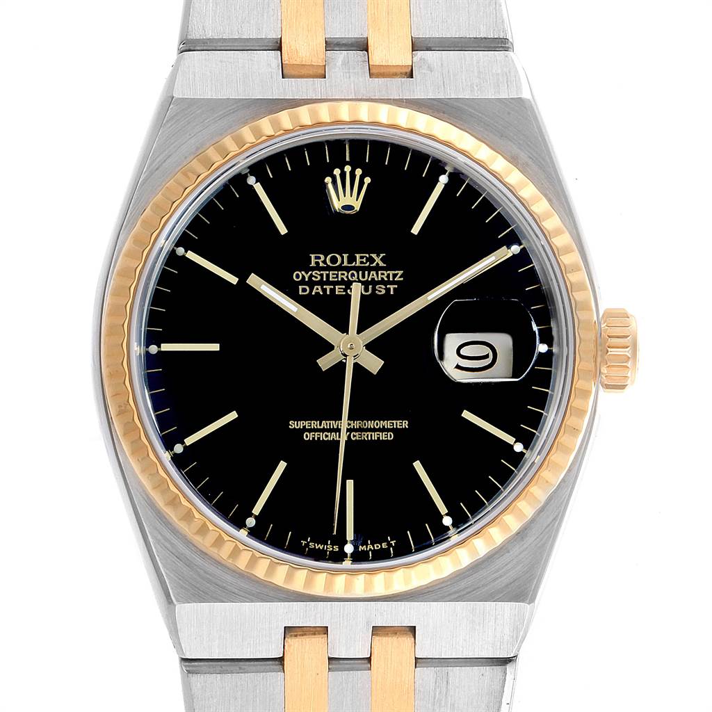 The image shows a close-up of the Rolex Oysterquartz 17013 Men
s Stainless Steel Black Dial 17013 Men
s Stainless Steel Black Dial Datejust watch face, bezel, and part of the bracelet.
