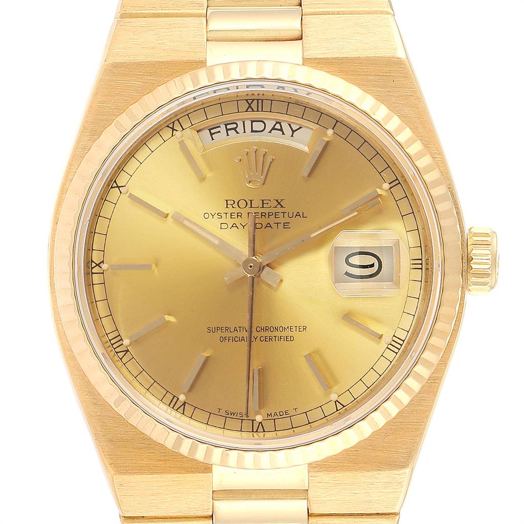 This image shows the front view of the Rolex Oysterquartz 19018 Men's Yellow Gold Champagne Dial 19018 Men's Yellow Gold Champagne Dial Day-Date, highlighting the dial, bezel, and part of the bracelet.