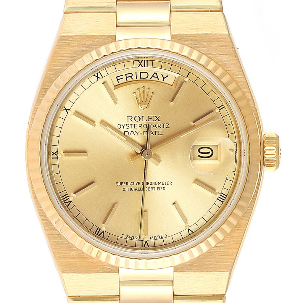 This image shows a close-up view of the face and part of the bracelet of the Rolex Oysterquartz 19018 Men
s Yellow Gold Champagne Dial 19018 Men
s Yellow Gold Champagne Dial Day-Date watch.