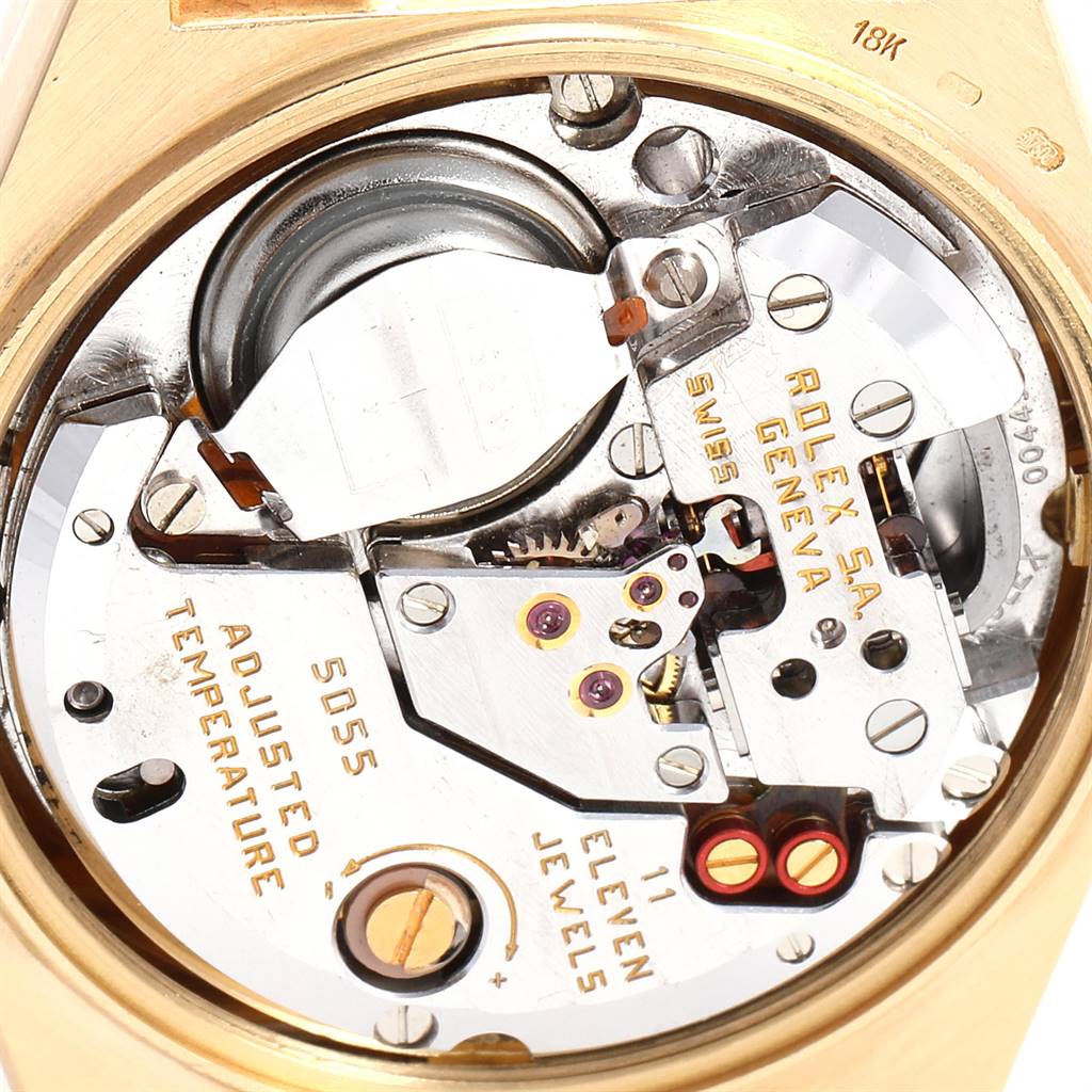 This image shows a close-up view of the movement and components inside a Rolex Oysterquartz 19018 Men
s Yellow Gold Champagne Dial 19018 Men
s Yellow Gold Champagne Dial watch.