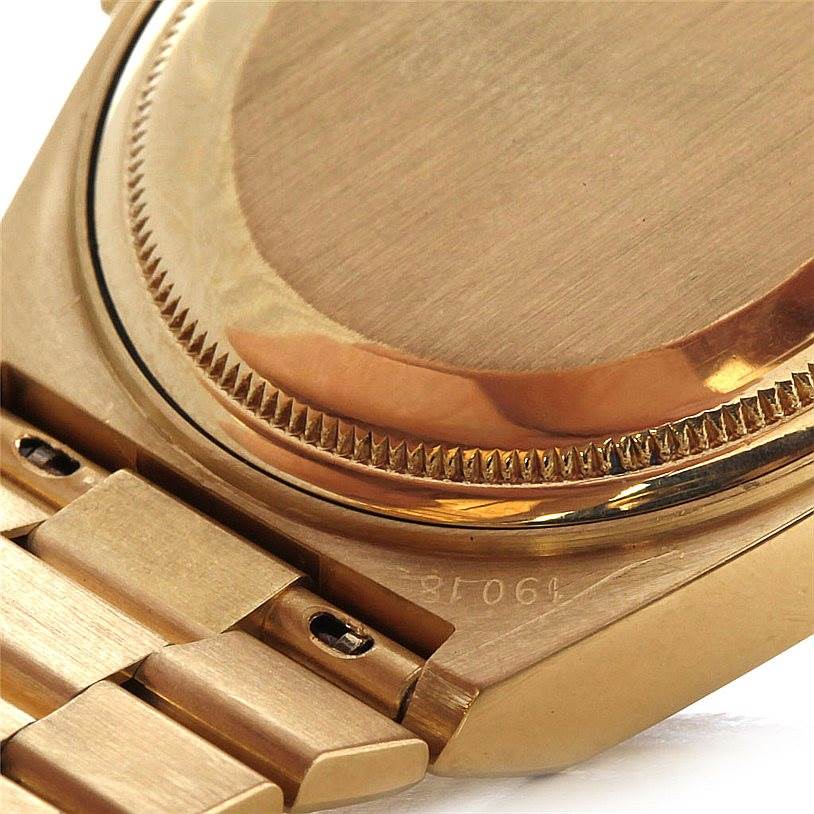 The image shows a close-up of the case back and bracelet of a Rolex Oysterquartz 19018 Men
s Yellow Gold Champagne Dial 19018 Men
s Yellow Gold Champagne Dial watch, part of the model
s serial number visible.