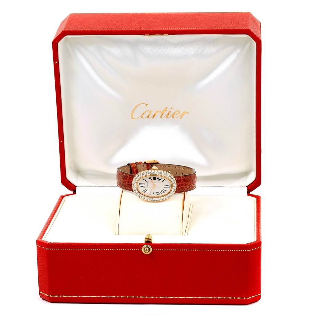 The Cartier Baignoire 1954 Women
s Yellow Gold Silver Dial 1954 Women
s Yellow Gold Silver Dial watch is shown front-facing in an open red Cartier box.