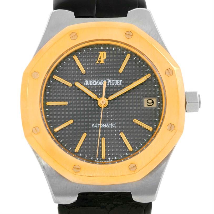 This image shows the face and bezel of an Audemars Piguet Royal Oak 14800 Men's Yellow Gold Grey Dial 14800 Men's Yellow Gold Grey Dial watch, highlighting its dial markers and date window.