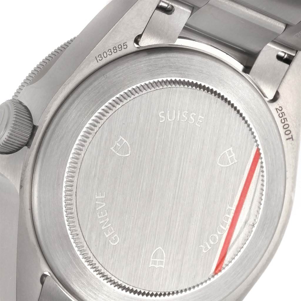 This image shows the back case and part of the bracelet of the Tudor Pelagos 25500TN Men
s Titanium Black Dial 25500TN Men
s Titanium Black Dial watch, displaying the model number 25500T.