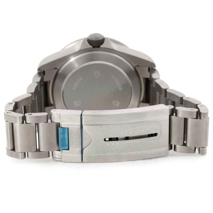 The image shows the back of a Tudor Pelagos 25500TN Men's Titanium Black Dial 25500TN Men's Titanium Black Dial watch, highlighting the clasp and bracelet links.