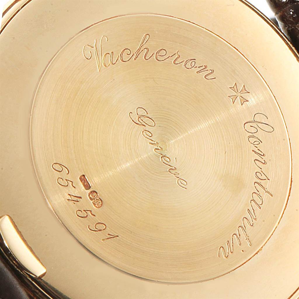 The image shows the back plate of a Vacheron Constantin Historiques 92239 Men's Yellow Gold Silver Dial 92239 Men's Yellow Gold Silver Dial watch, highlighting its engravings and serial number.