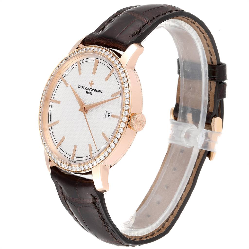 The Vacheron Constantin Traditionnelle 85520/000R-9850 Men
s Rose Gold Pink Dial 85520/000R-9850 Men
s Rose Gold Pink Dial watch is shown at a three-quarter angle, highlighting the bezel, dial, strap, and crown.