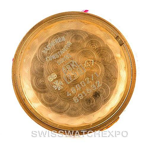 This image shows the inner case back of a vintage Vacheron Constantin watch, highlighting the brand
s engravings and hallmarks.