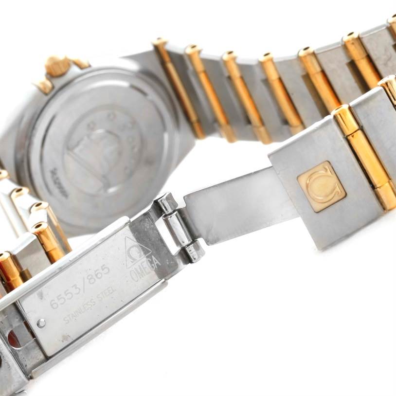 The image shows the clasp and part of the bracelet of the Omega 1267.75.00 Women
s Steel and Gold (two tone) Mother of Pearl Dial 1267.75.00 Women
s Steel and Gold (two tone) Mother of Pearl Dial Constellation My Choice Mini Steel Gold Diamond Watch 1267.75.00.